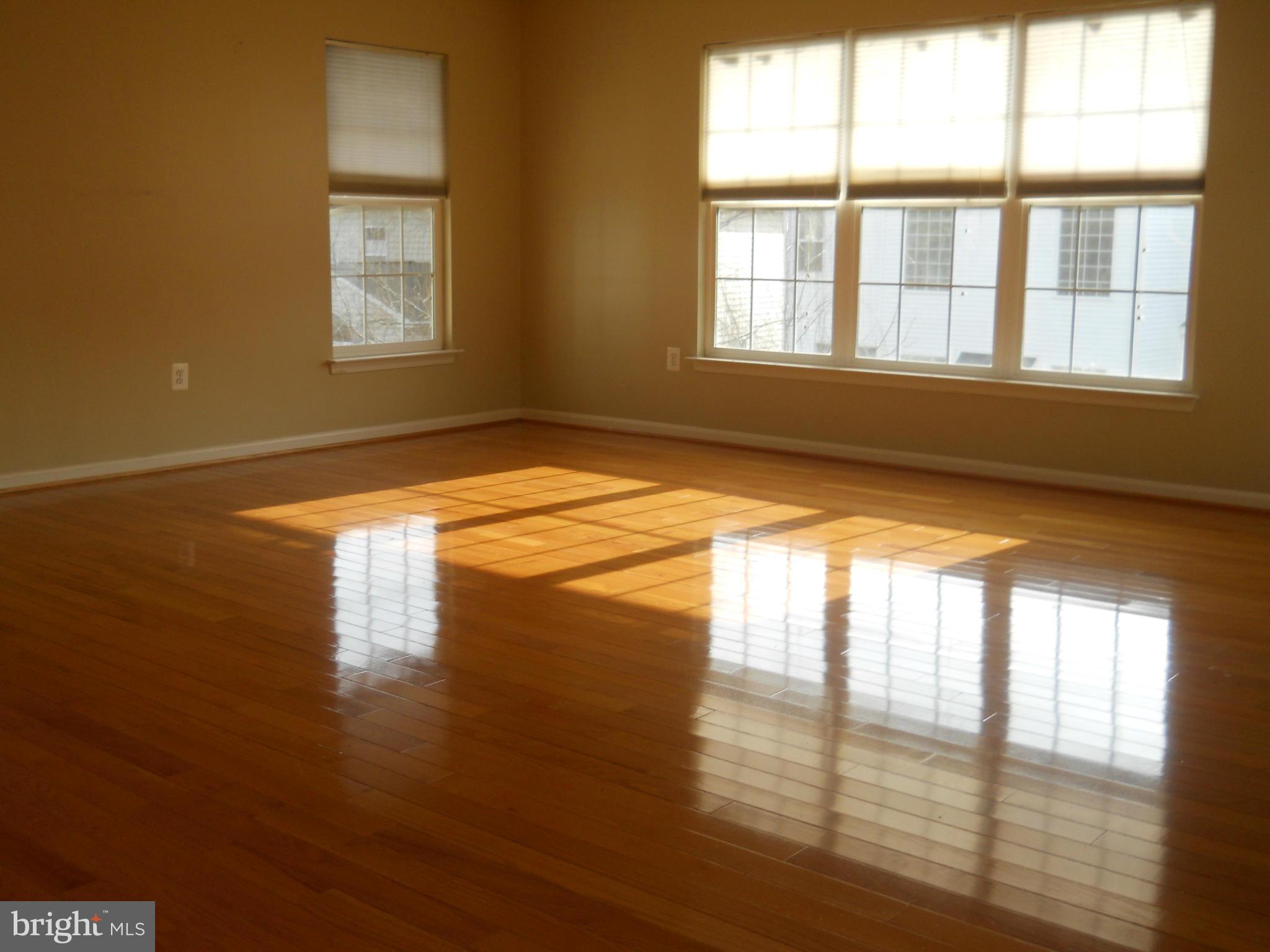 BROAD RUN OAKS - Residential