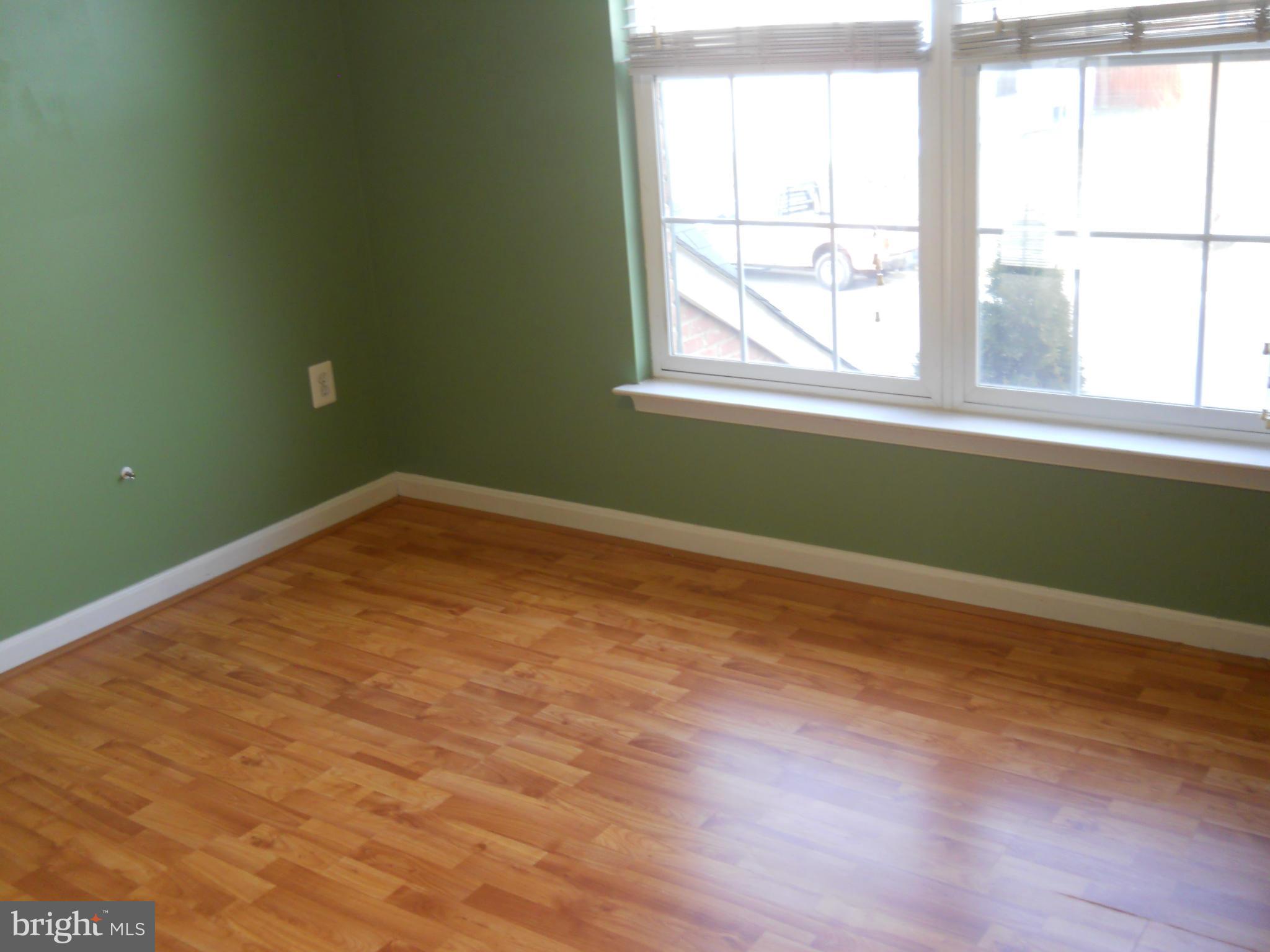 BROAD RUN OAKS - Residential