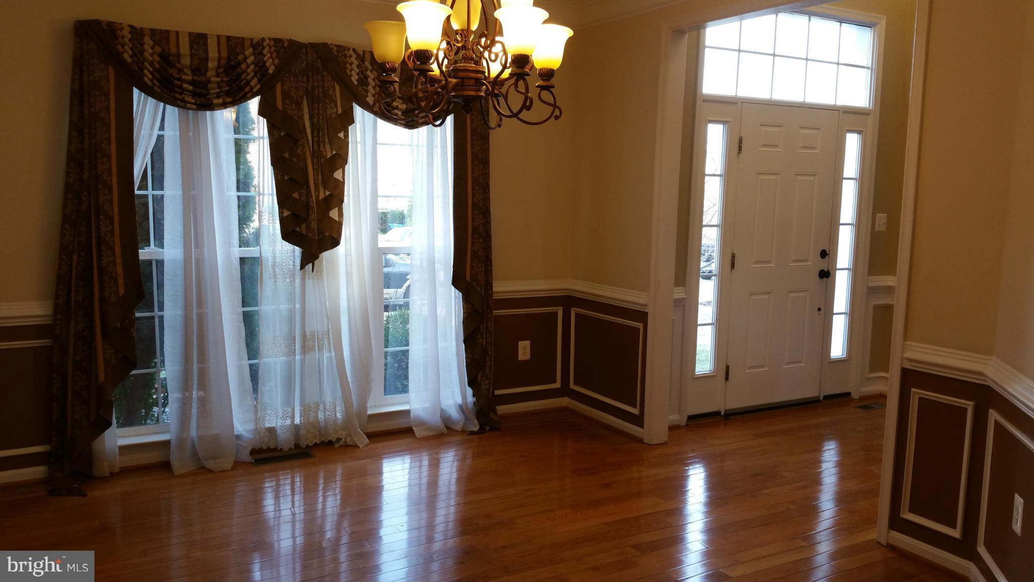 BROAD RUN OAKS - Residential