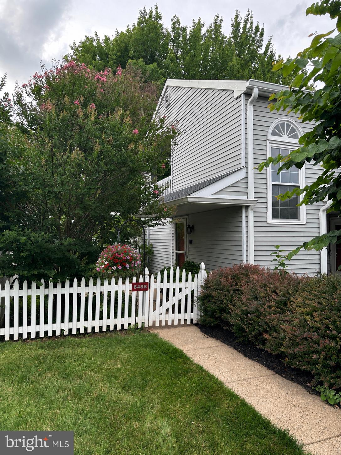 648 ROSE HOLLOW DRIVE B 648B