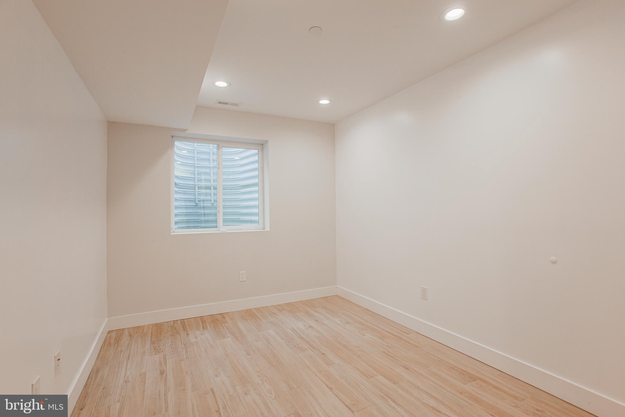 NORRIS SQUARE - Residential Lease