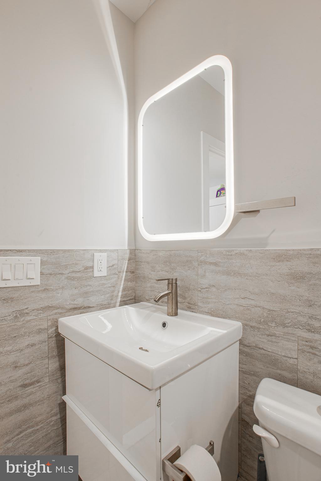 NORRIS SQUARE - Residential Lease