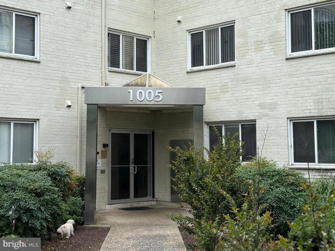 Welcome to this spacious and well-located 1-bedroom, 1-bath condo just minutes from the DC-Maryland line. Thoughtfully designed for comfort and convenience, this bright unit features an open living and dining area, a large walk-in closet, and a galley kitchen with room for a dishwasher and in-unit washer/dryer combo. Step out onto your private balcony—the perfect spot to relax or enjoy your morning coffee.
Located close to the University of Maryland, Metro stations, grocery stores, restaurants, Walmart, and more, you’ll enjoy easy access to both city amenities and neighborhood conveniences. Don’t miss this exceptional opportunity in a prime location!