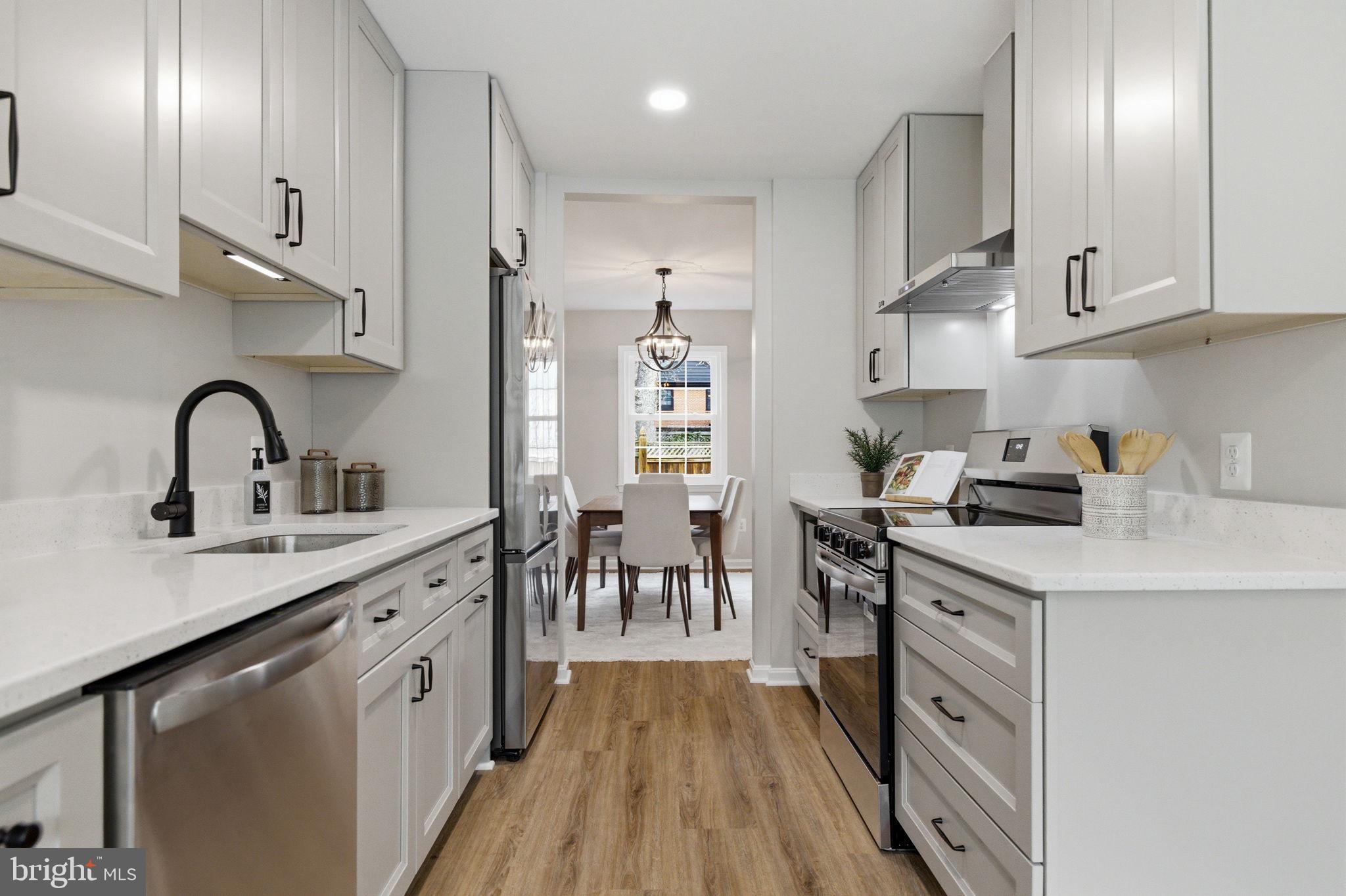 3262 CAMBRIDGE COURT