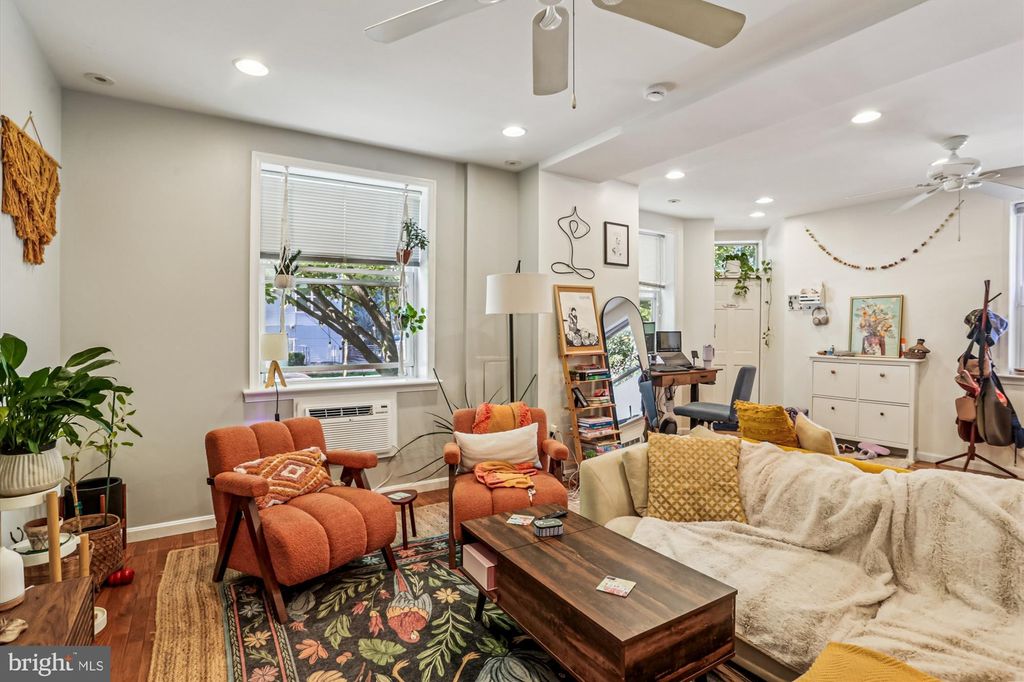 Photo of 400 15th Street SE, WASHINGTON, DC 20003 (MLS # DCDC2225312)