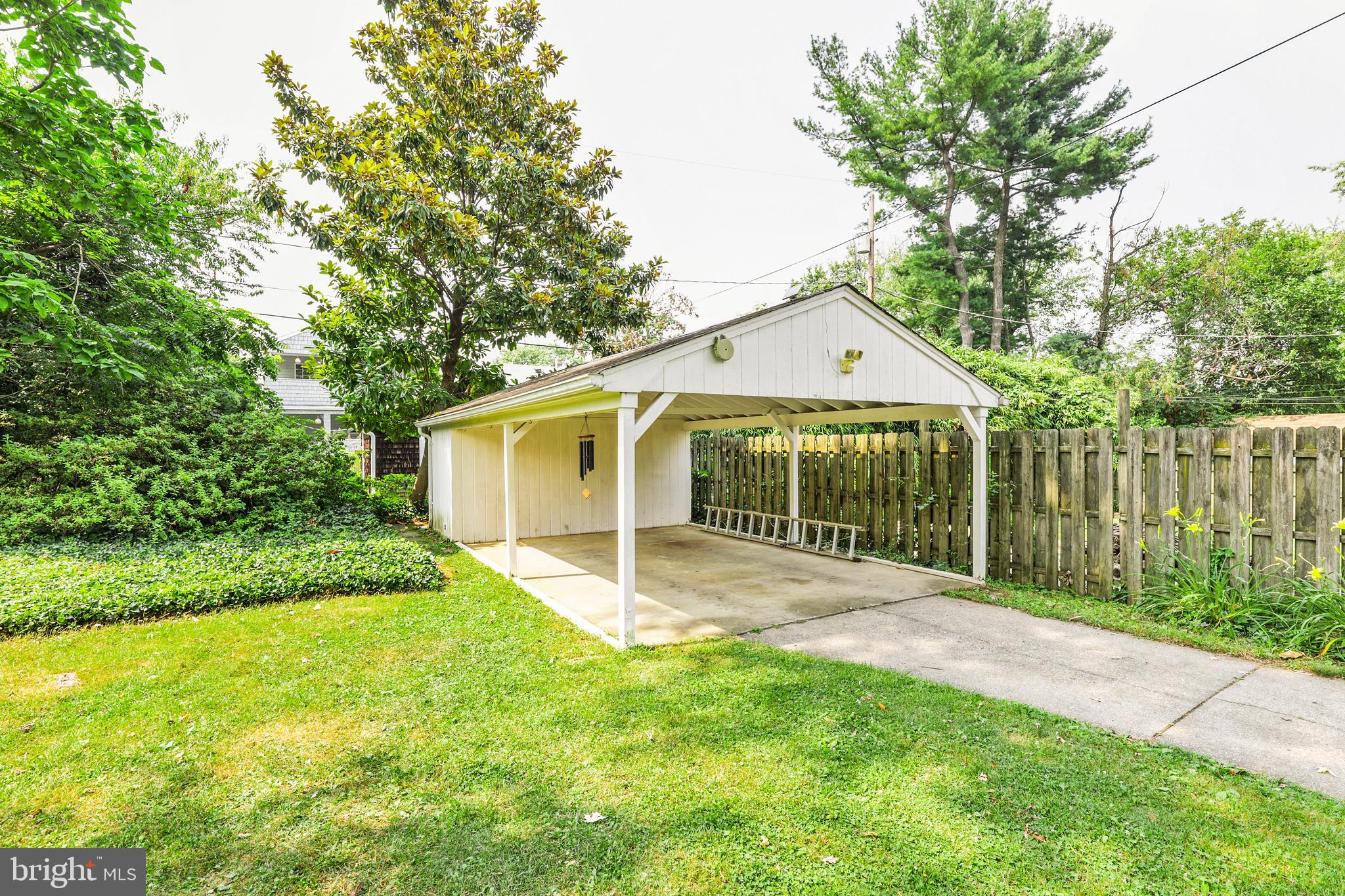 LAKE WALKER - Residential