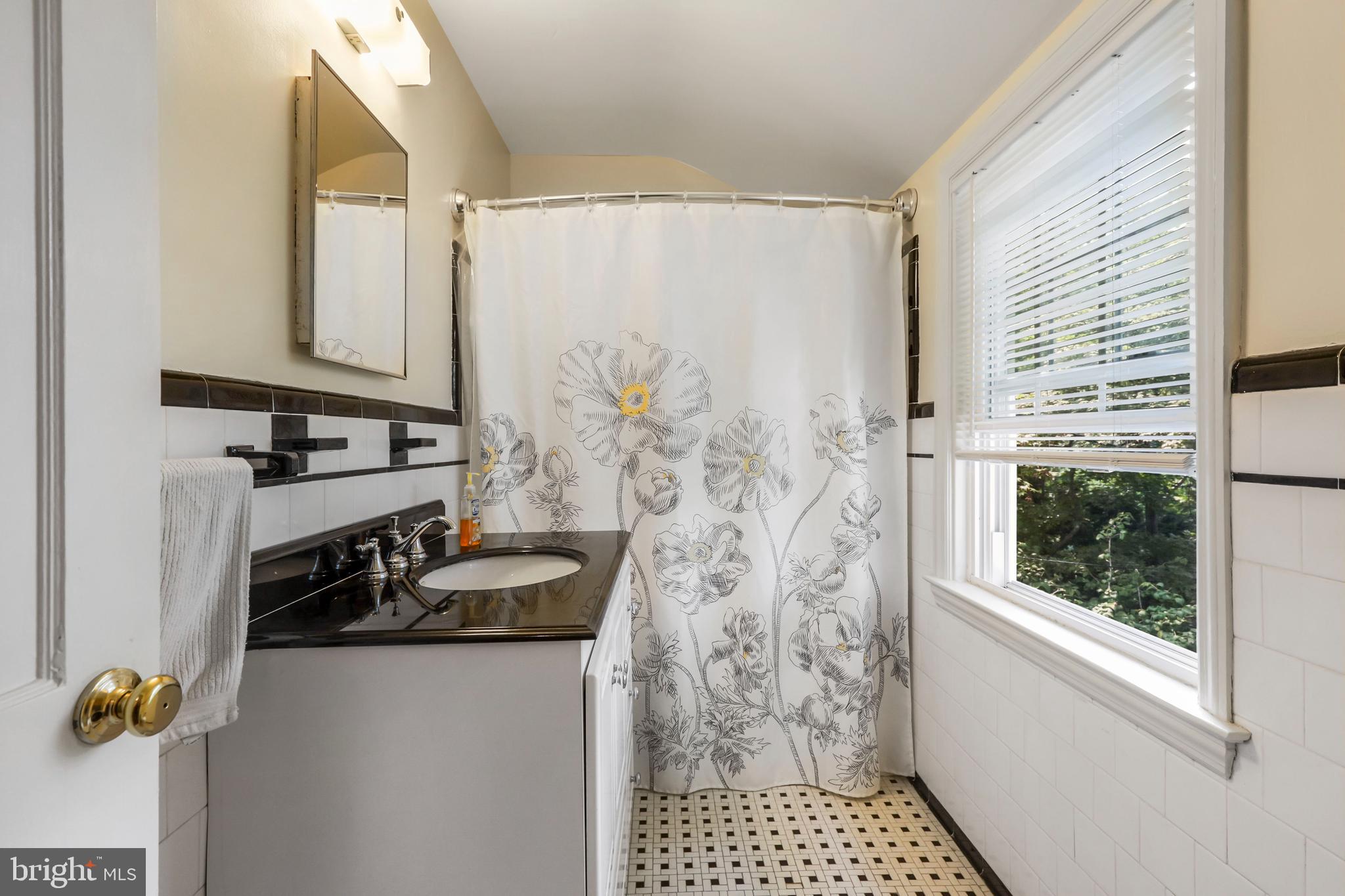 LAKE WALKER - Residential