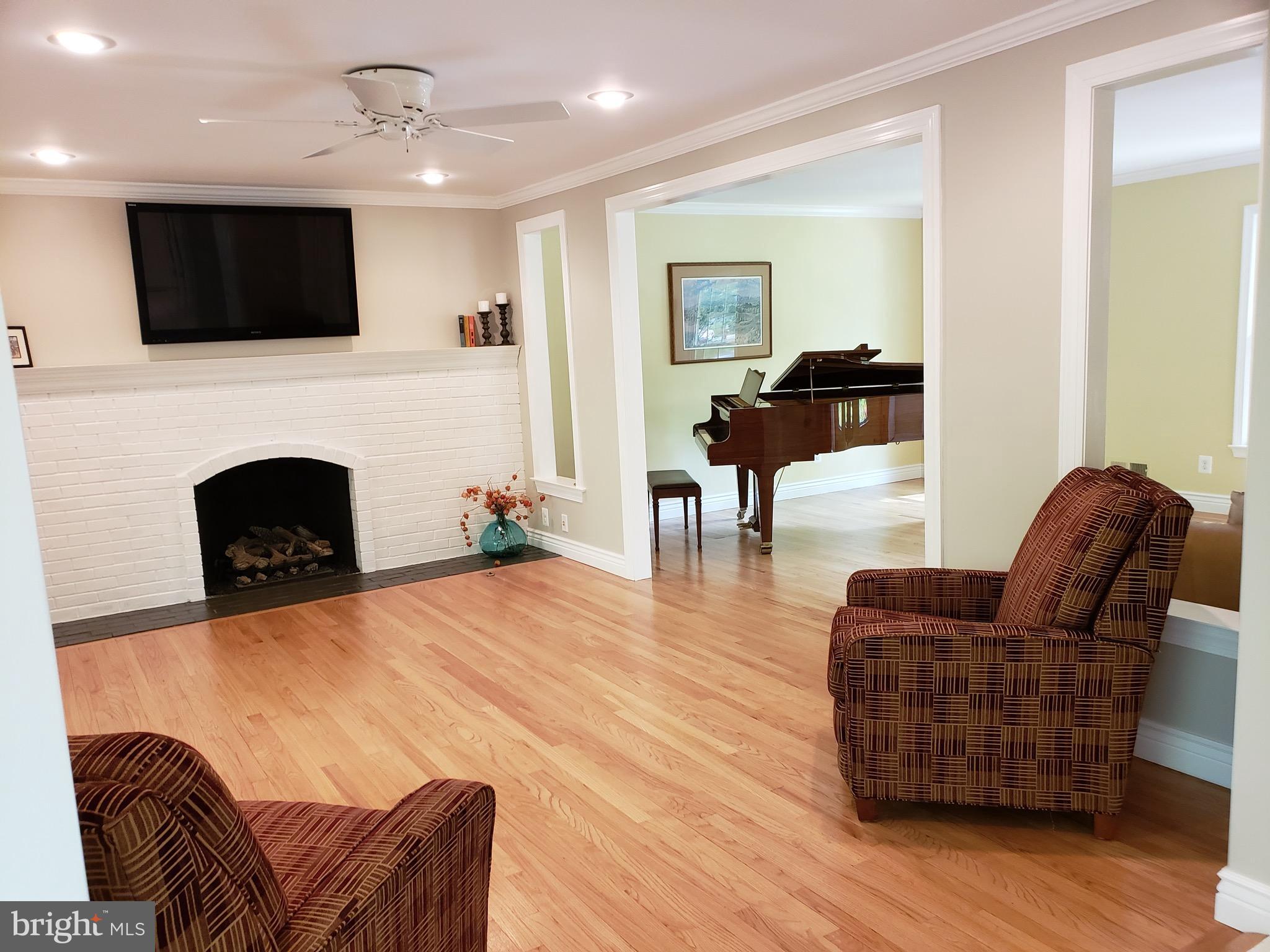 RESTON - Residential