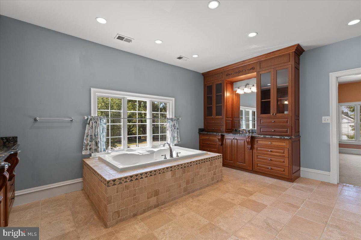8813 OAK LEAF DRIVE