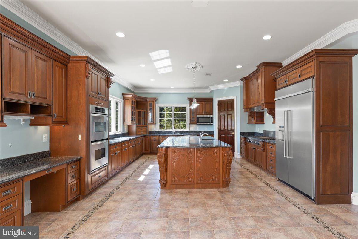 8813 OAK LEAF DRIVE