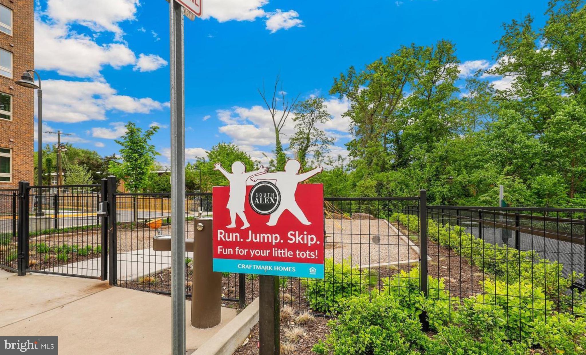 THE TOWNS AT SOUTH ALEX - Residential