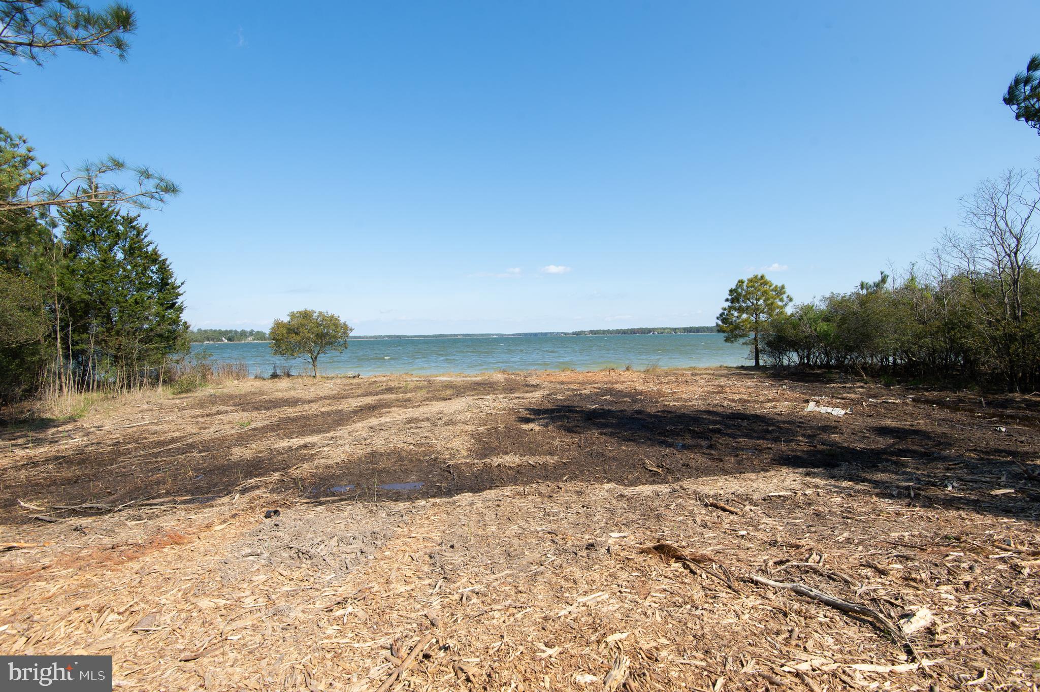 MCKEIL POINTE - Land