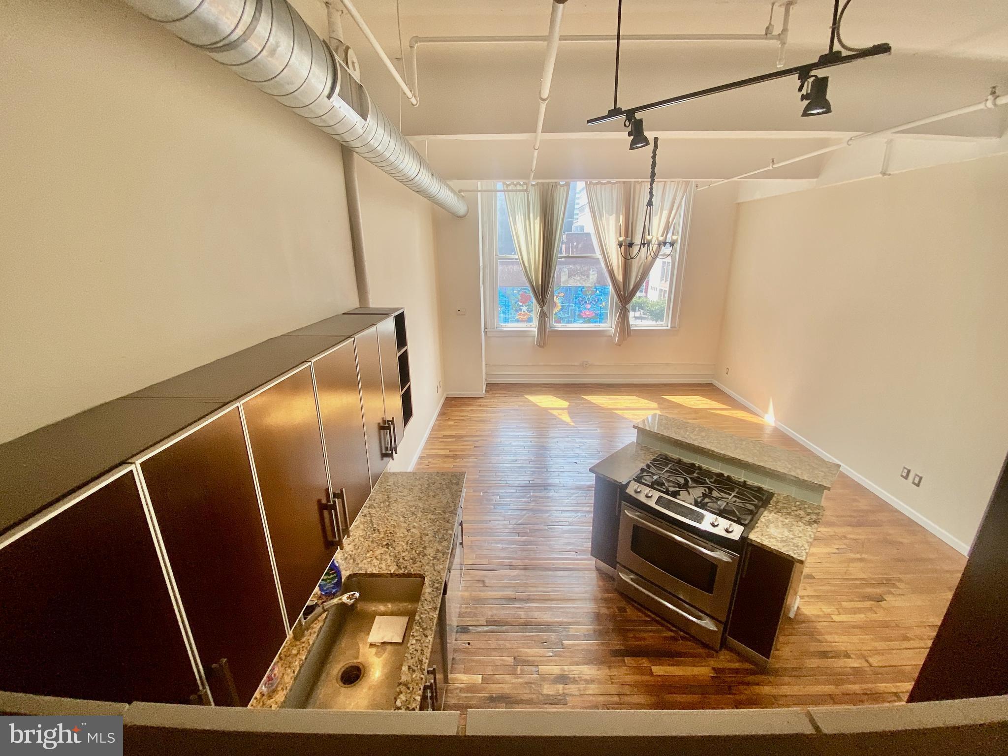 CHINATOWN - Residential Lease