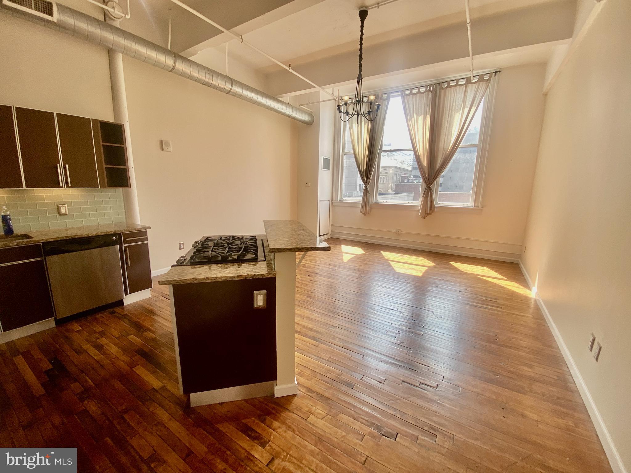 CHINATOWN - Residential Lease