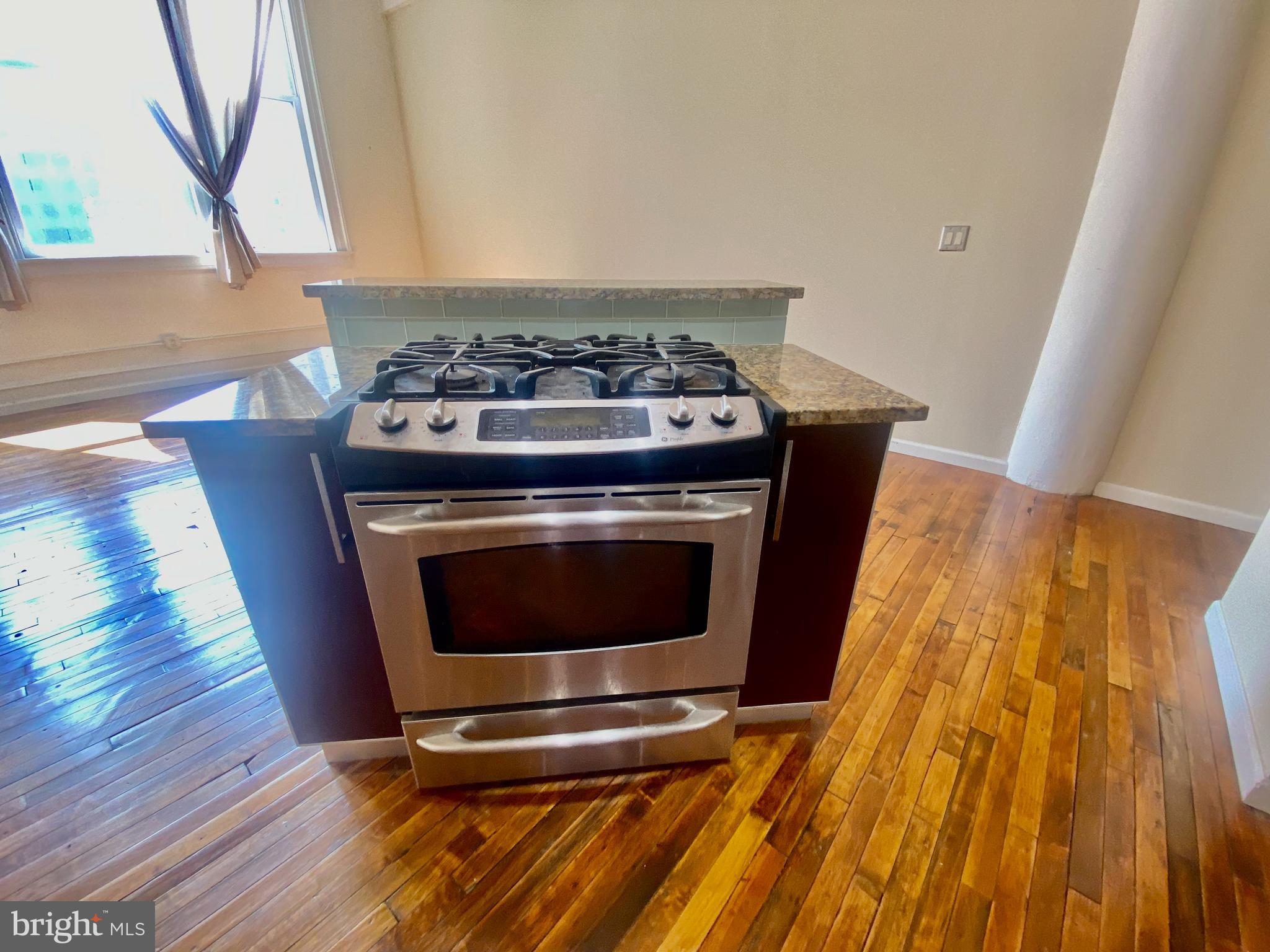 CHINATOWN - Residential Lease