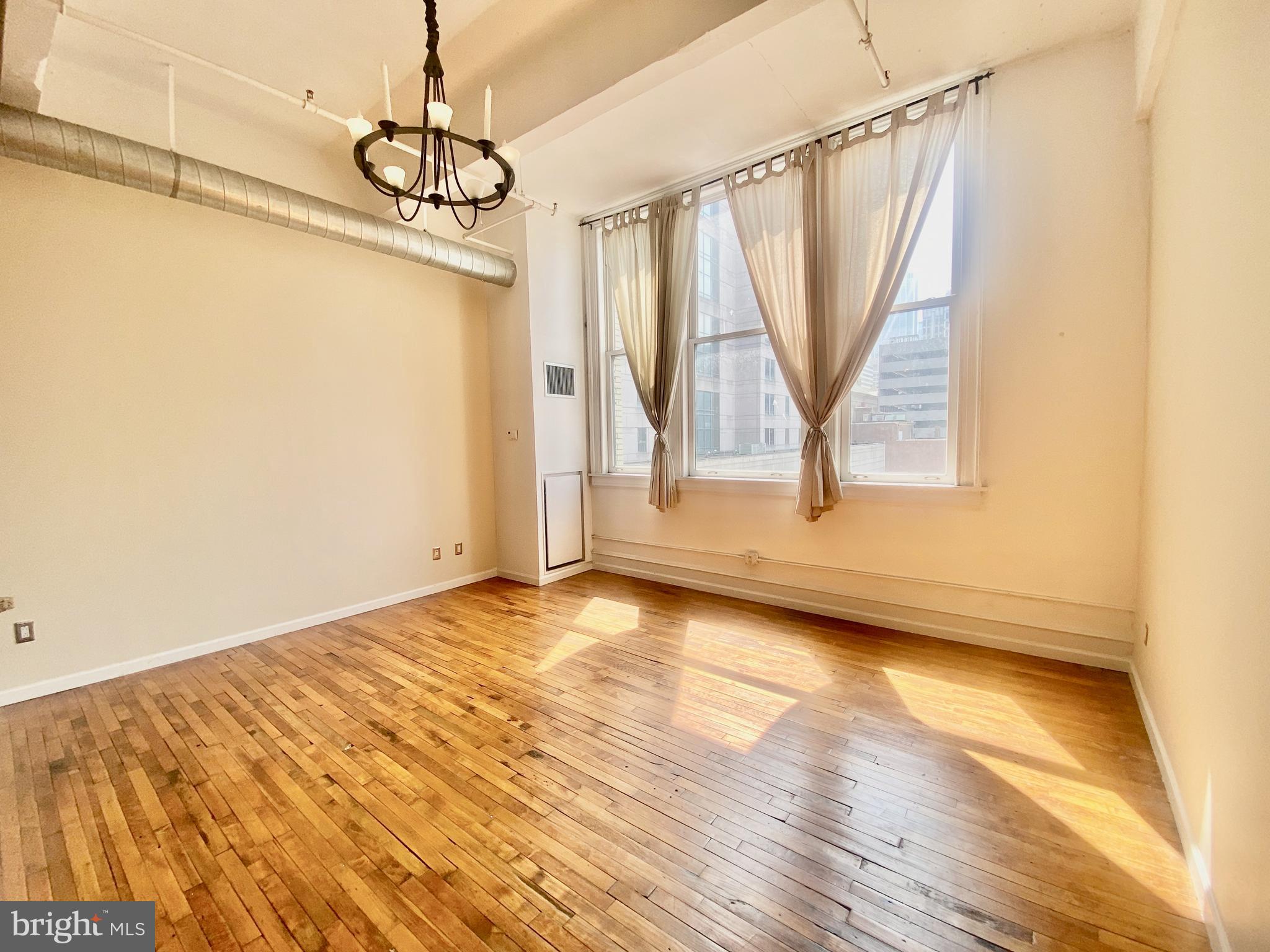 CHINATOWN - Residential Lease