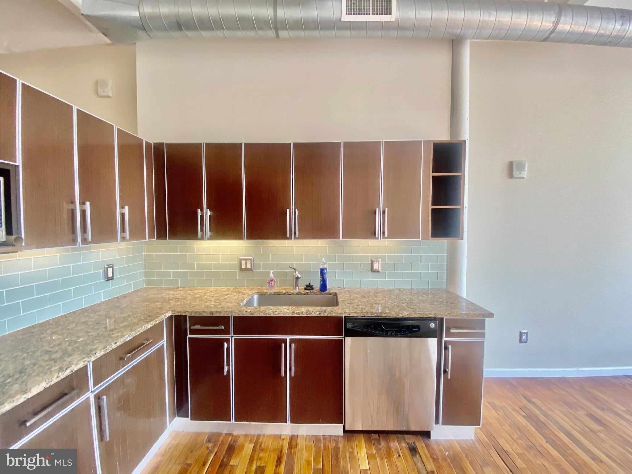 CHINATOWN - Residential Lease