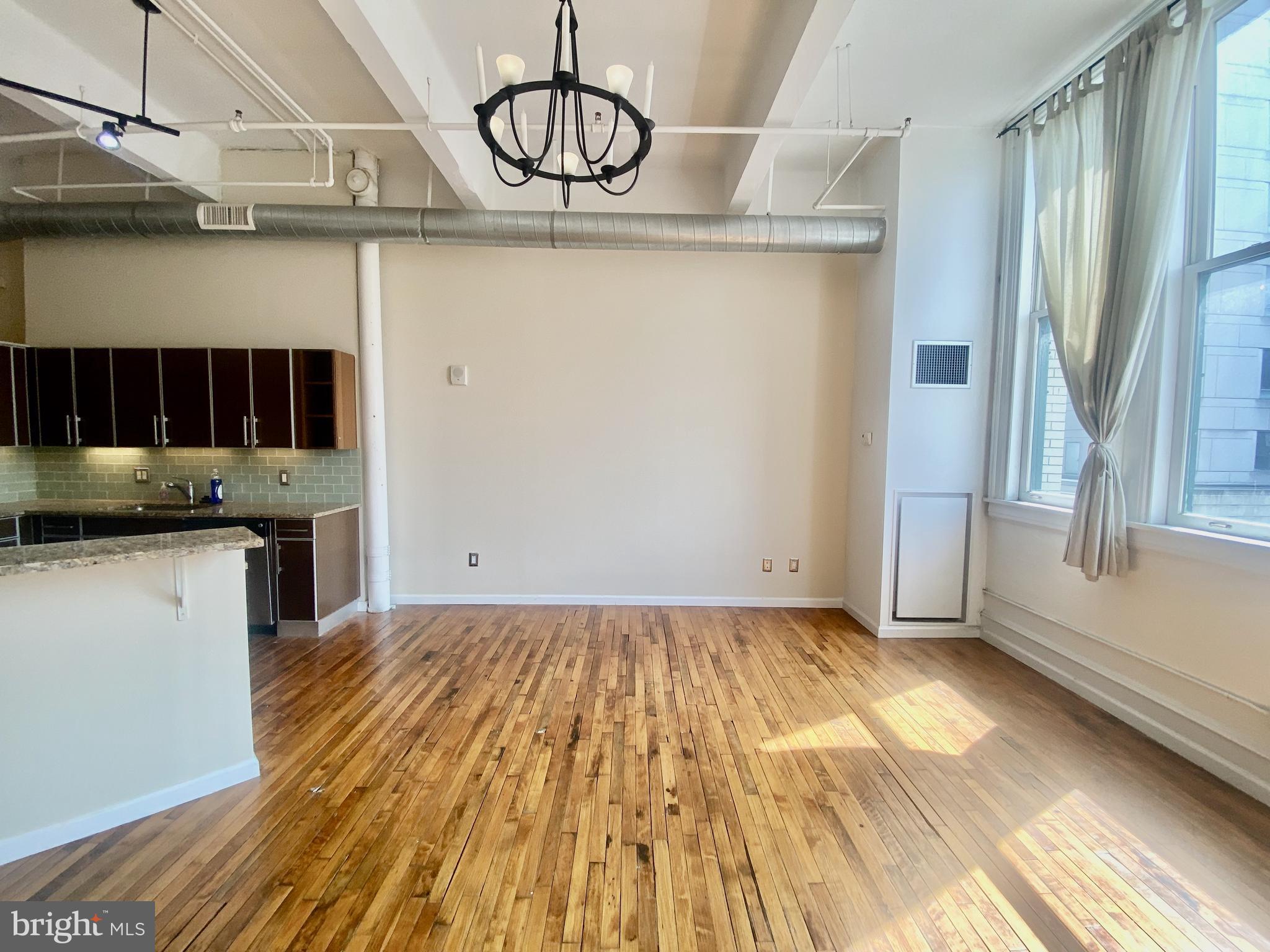 CHINATOWN - Residential Lease