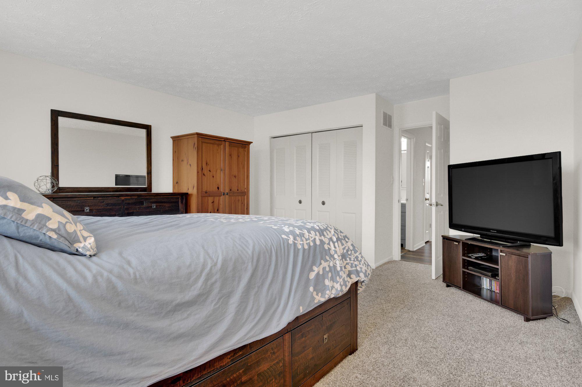 WOODBRIDGE CENTER - Residential