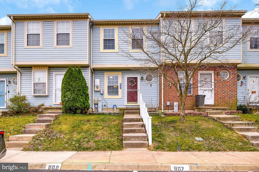 WELCOME HOME TO 805 W. SPRING MEADOW CT.  THIS SPECTCULAR INTERIOR 2 BEDROOM 1.5 BATH TOWNHOME FEATURES SO MANY UPDATES YOU ARE SURE TO APPRECIATE.  UPDATES INCLUDE: ROOF 2021, CARPET 2021, BOTH BATHROOMS UPDATED 2021, FRESH PAINT 2021, NEW INTERIOR DOORS AND LVP FLOOR ON THE FIRST FLOOR AND STAIRS TO UPPER LEVEL.  SOLAR PANELS ARE AVAILABLE ALSO, INQUIRE FOR ADDITIONAL DETAILS.  THIS INCREDIBLE HOME WILL NOT LAST AND COULD BE YOURS.