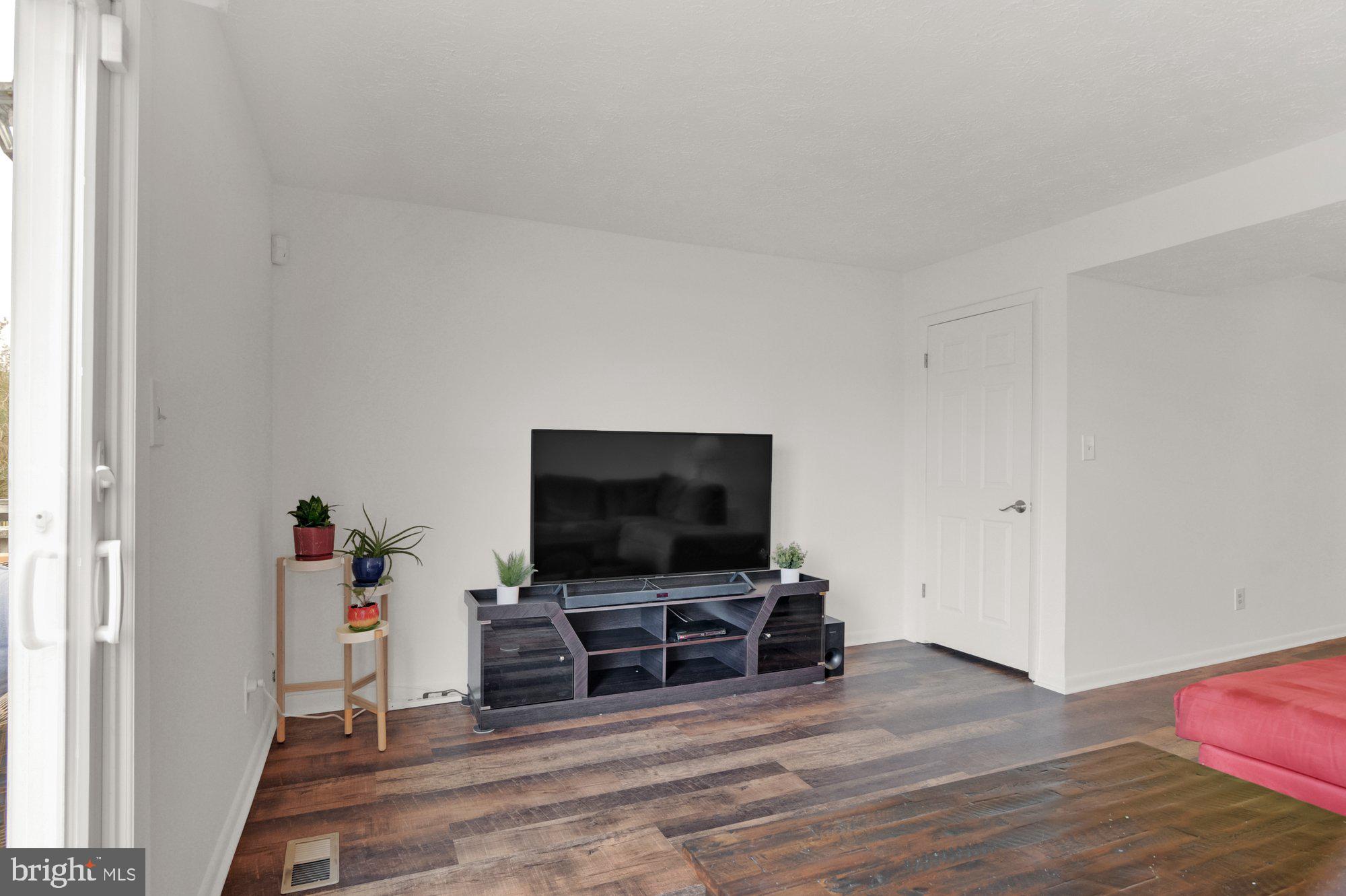 WOODBRIDGE CENTER - Residential