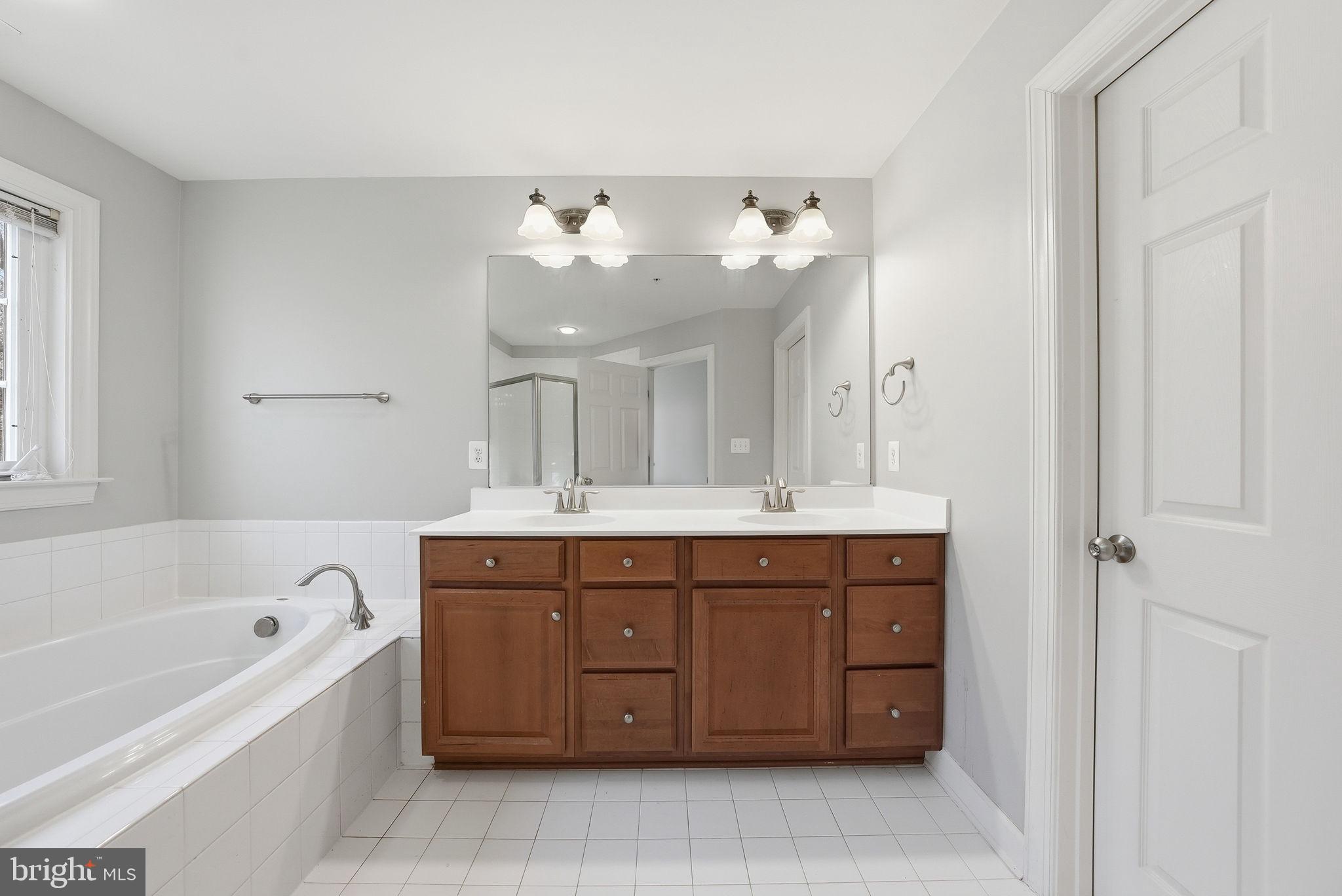 OAK CREEK CLUB - Residential