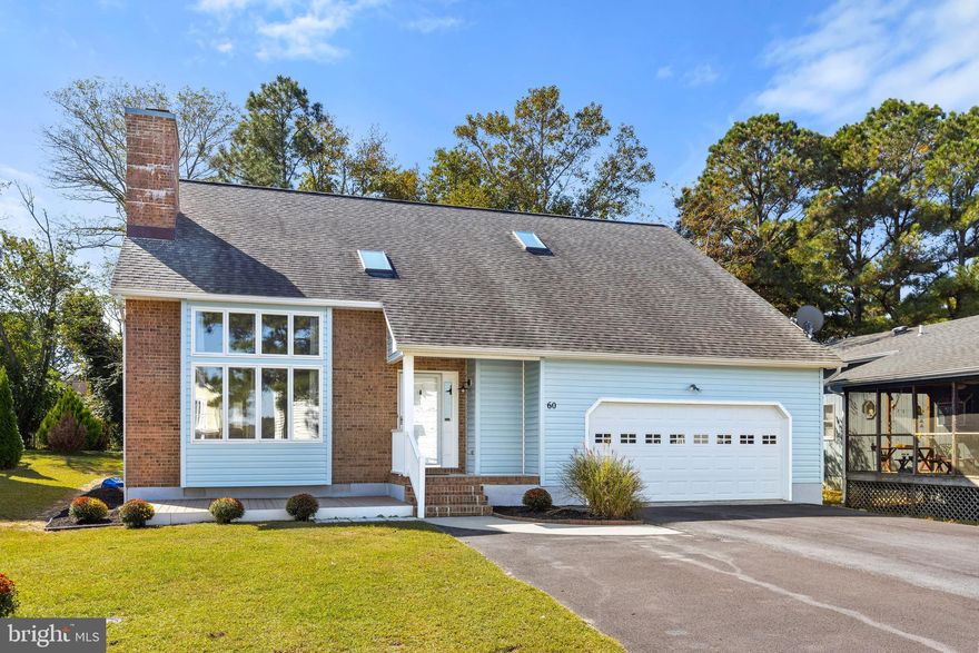 This move in ready 3 Bd 2.5 BA  2145 square foot home  is in a great location  on White Sail circle with some views of the St. Martin river.
A fireplace, formal dining room ,eat in kitchen, large great room with cathedral ceilings, New 24x10 rear deck overlooking a large rear yard , 21x21 garage with paved driveway, fresh paint, ceilings fans, a newer roof and heat pump all make this a must  see home.