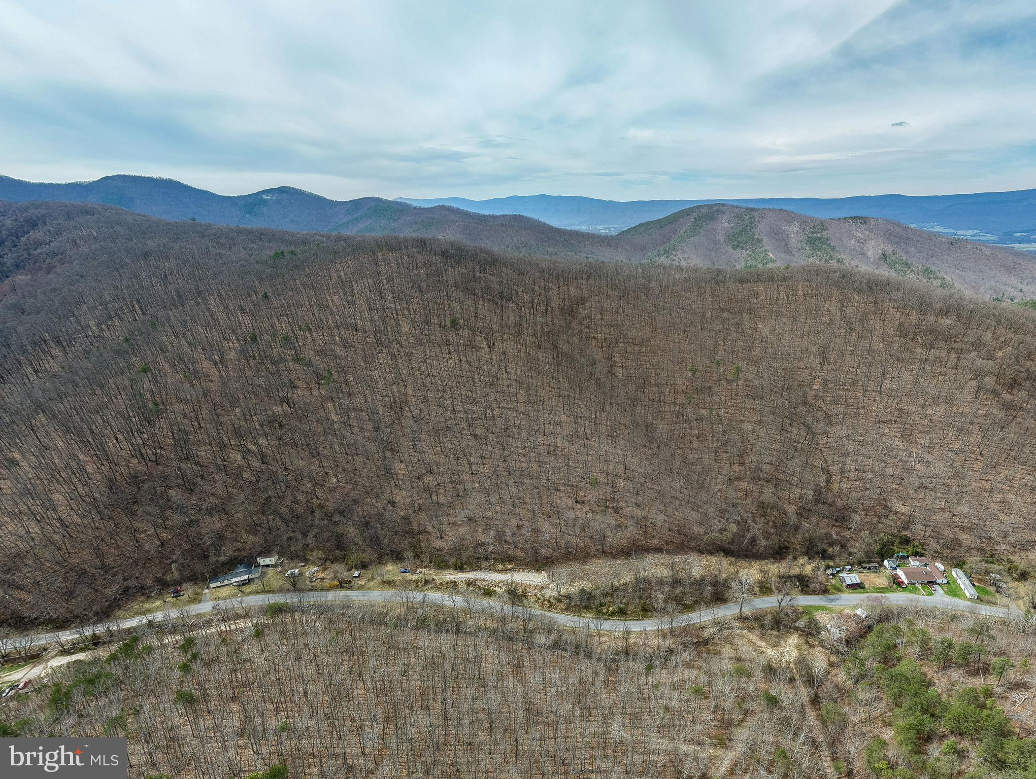 2382 LUCAS HOLLOW ROAD