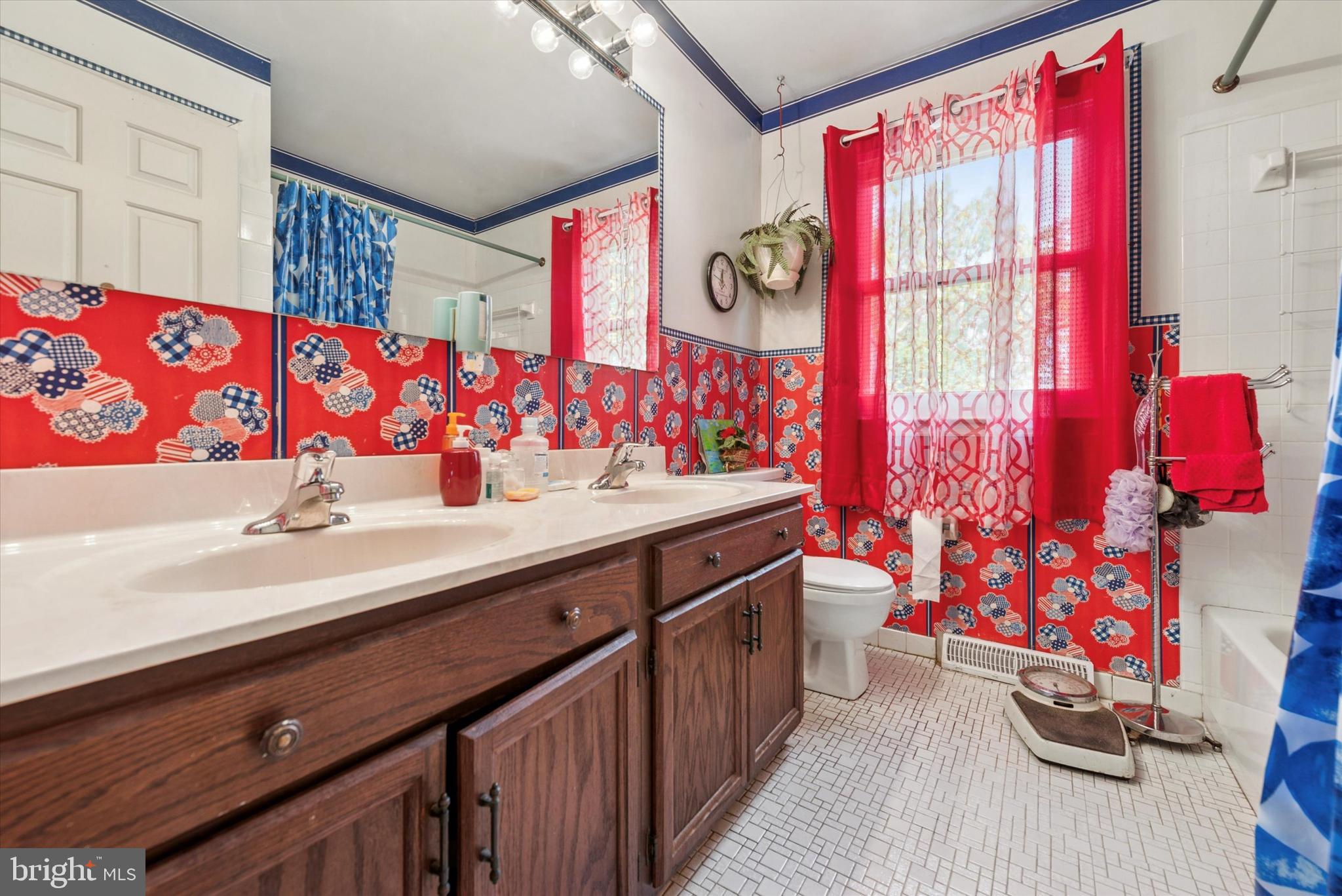 WEST GATE VIL - Residential