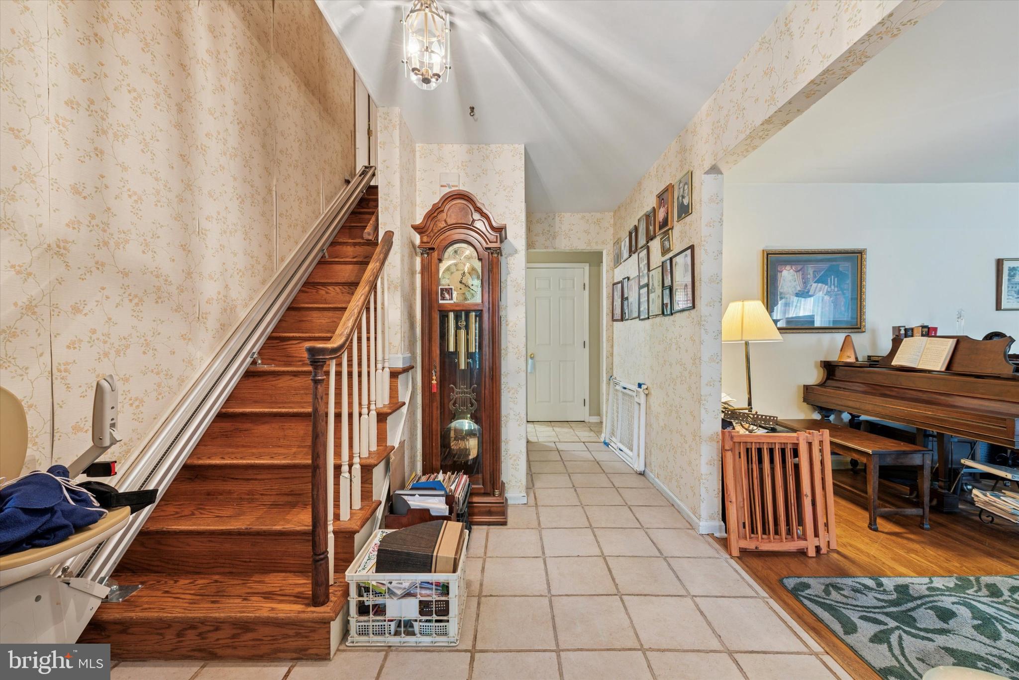 5 WESTGATE CIRCLE