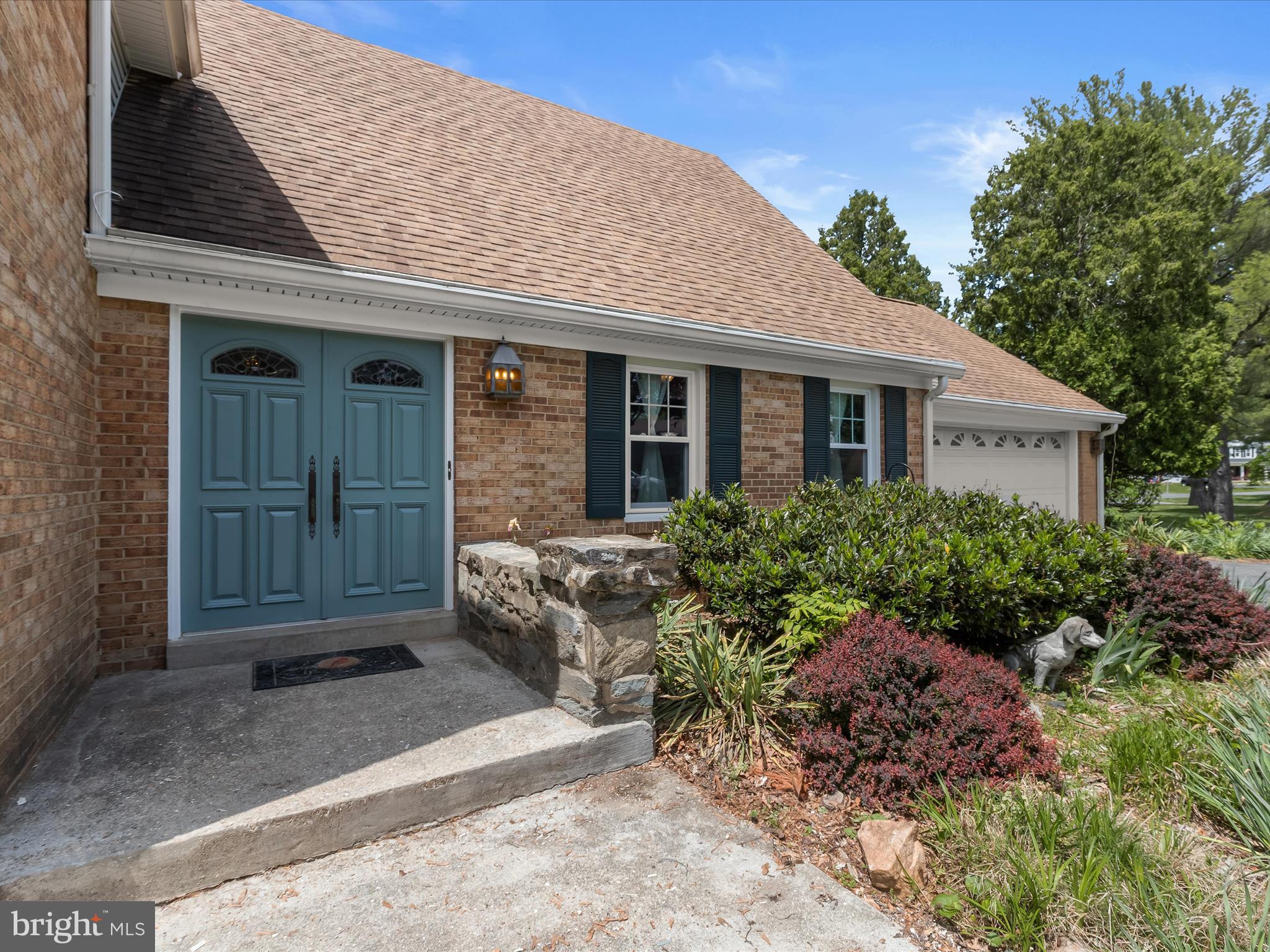 15222 CENTERGATE DRIVE