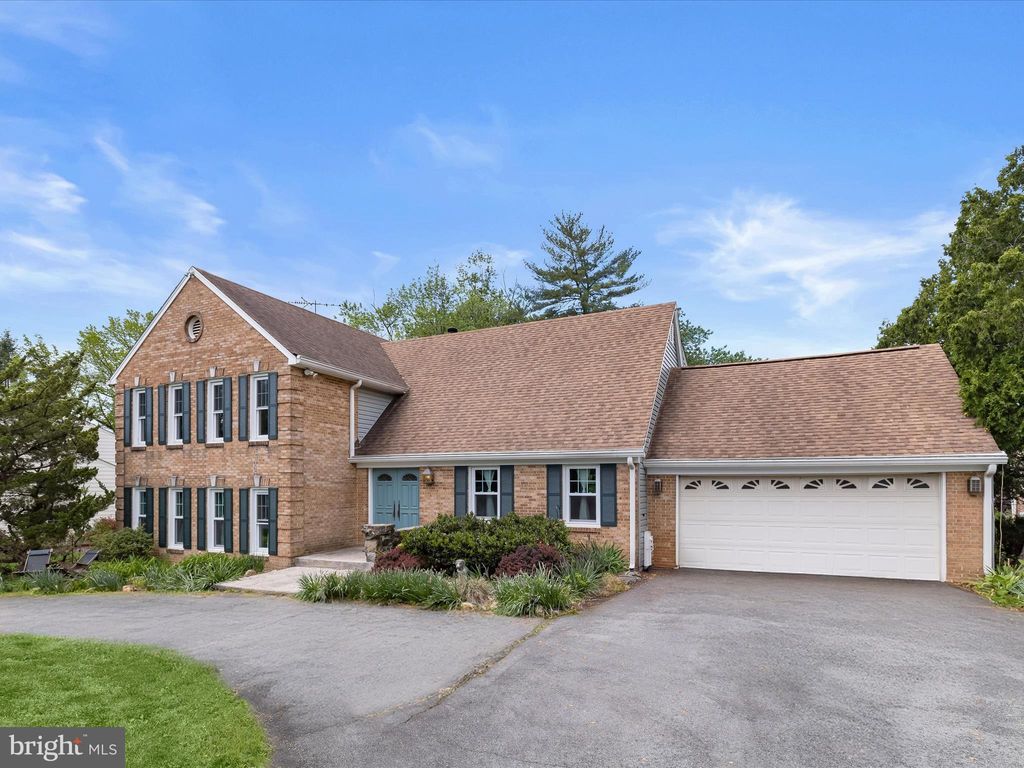 Photo of 15222 Centergate Drive, SILVER SPRING, MD 20905 (MLS # MDMC2173262)