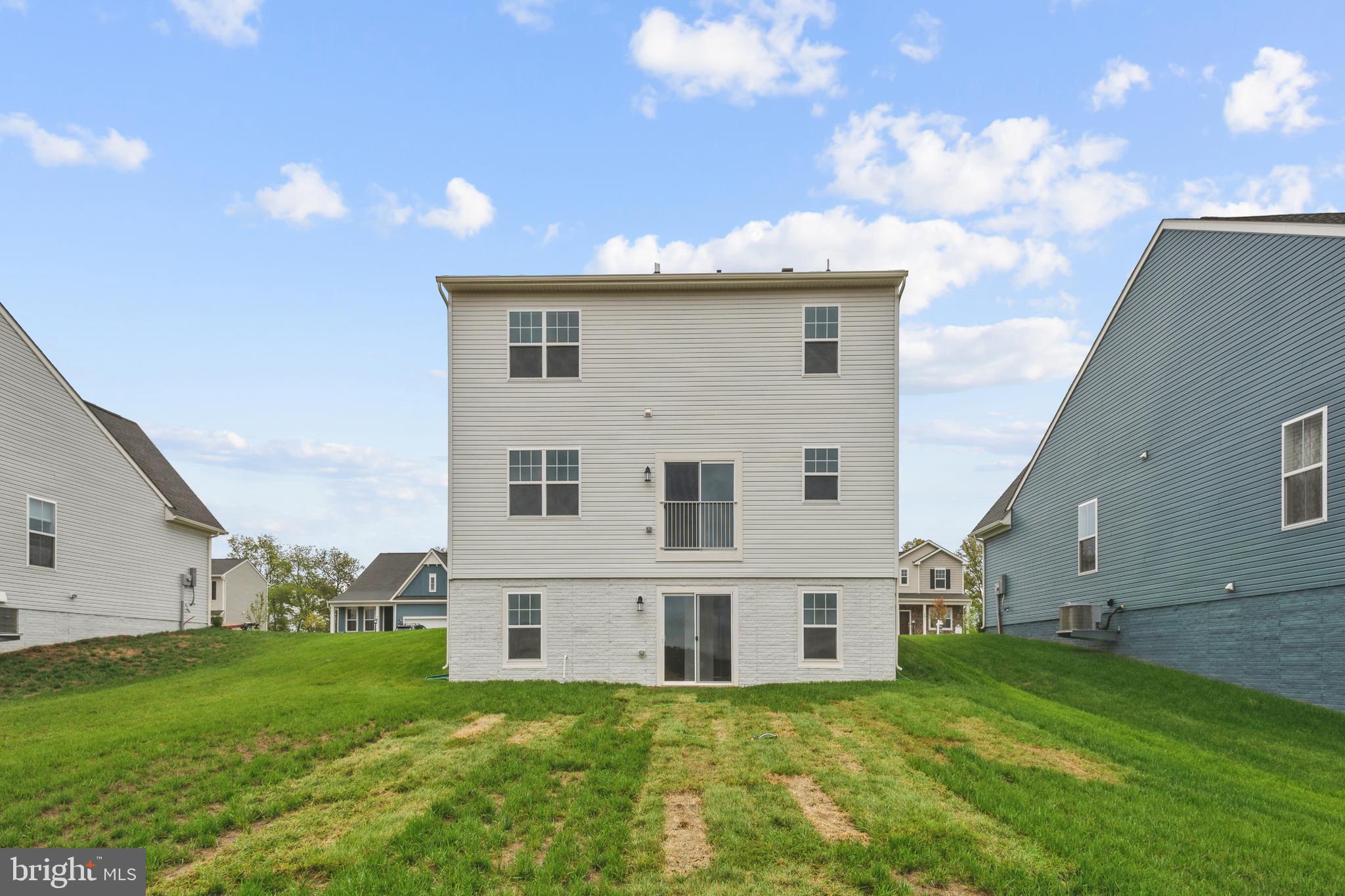 SENSENY VILLAGE - Residential