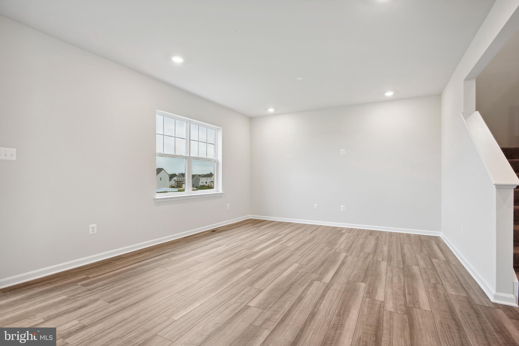 SENSENY VILLAGE - Residential