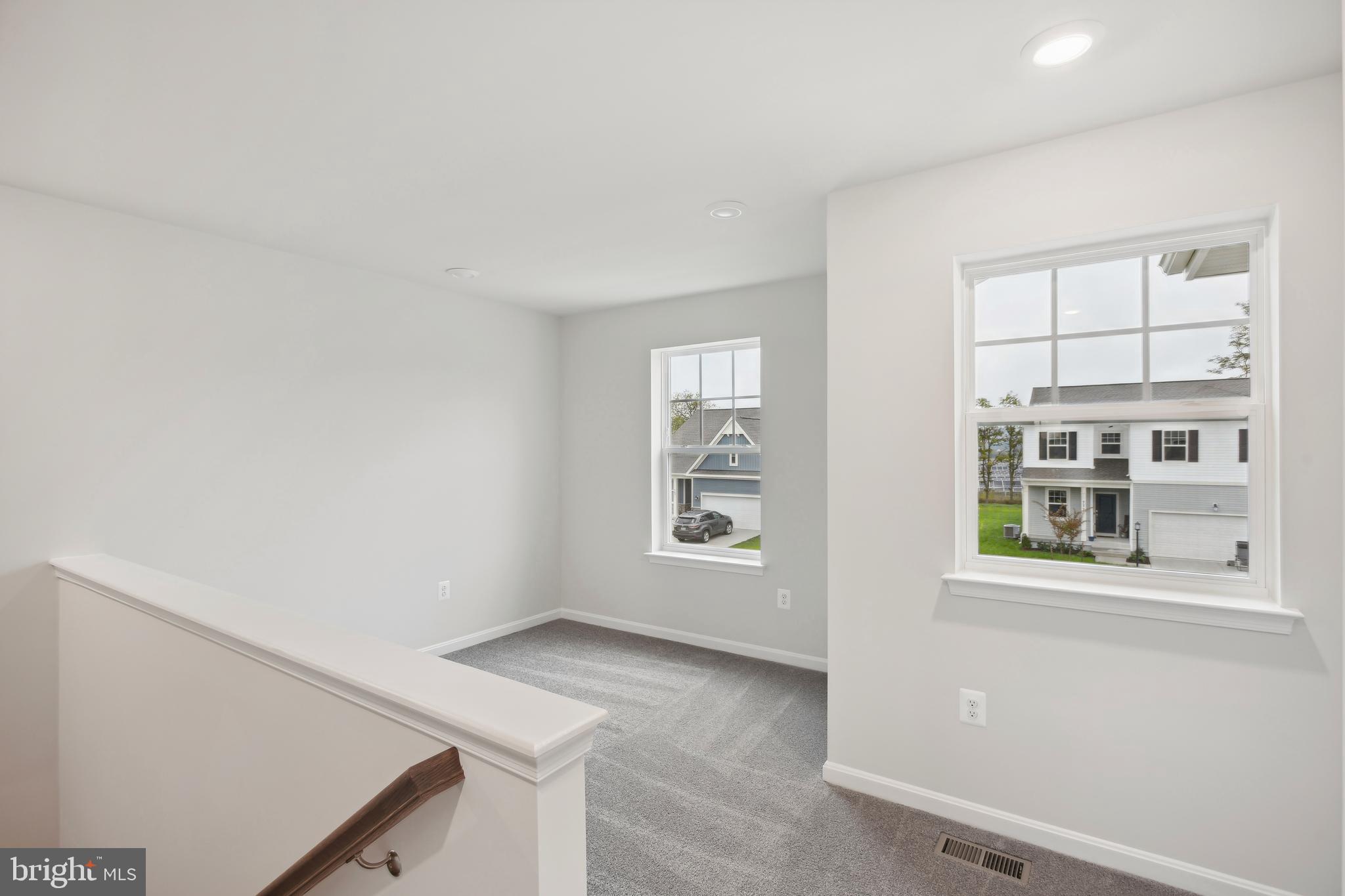 SENSENY VILLAGE - Residential