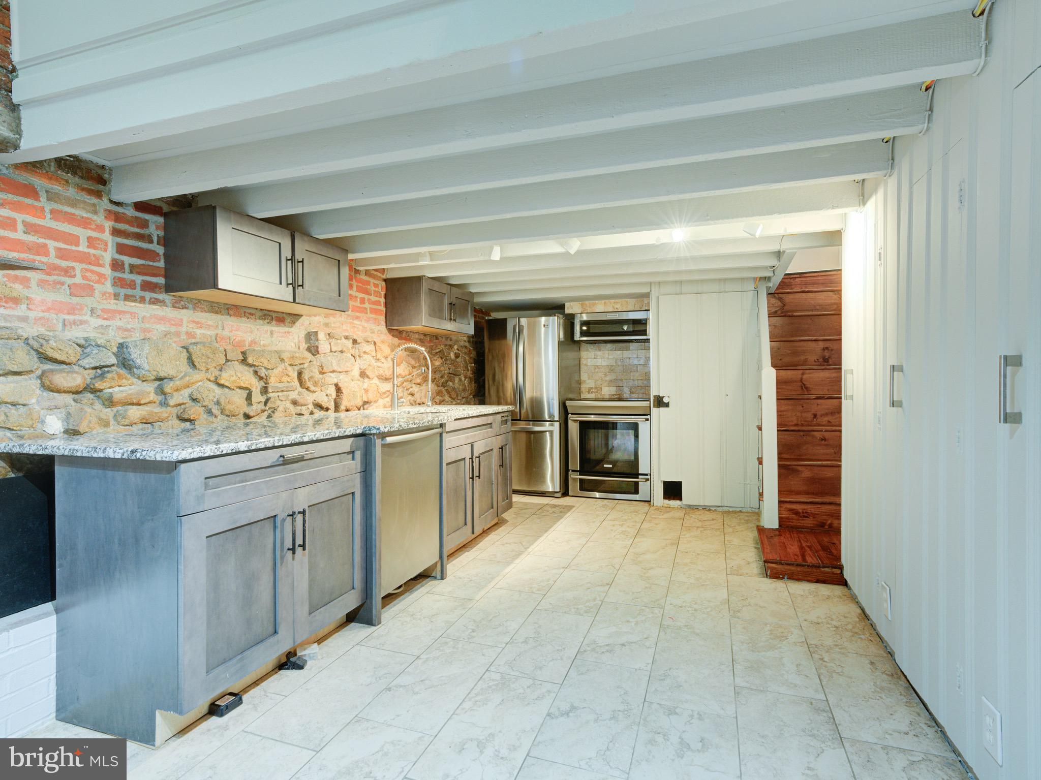 FAIRMOUNT - Residential Lease