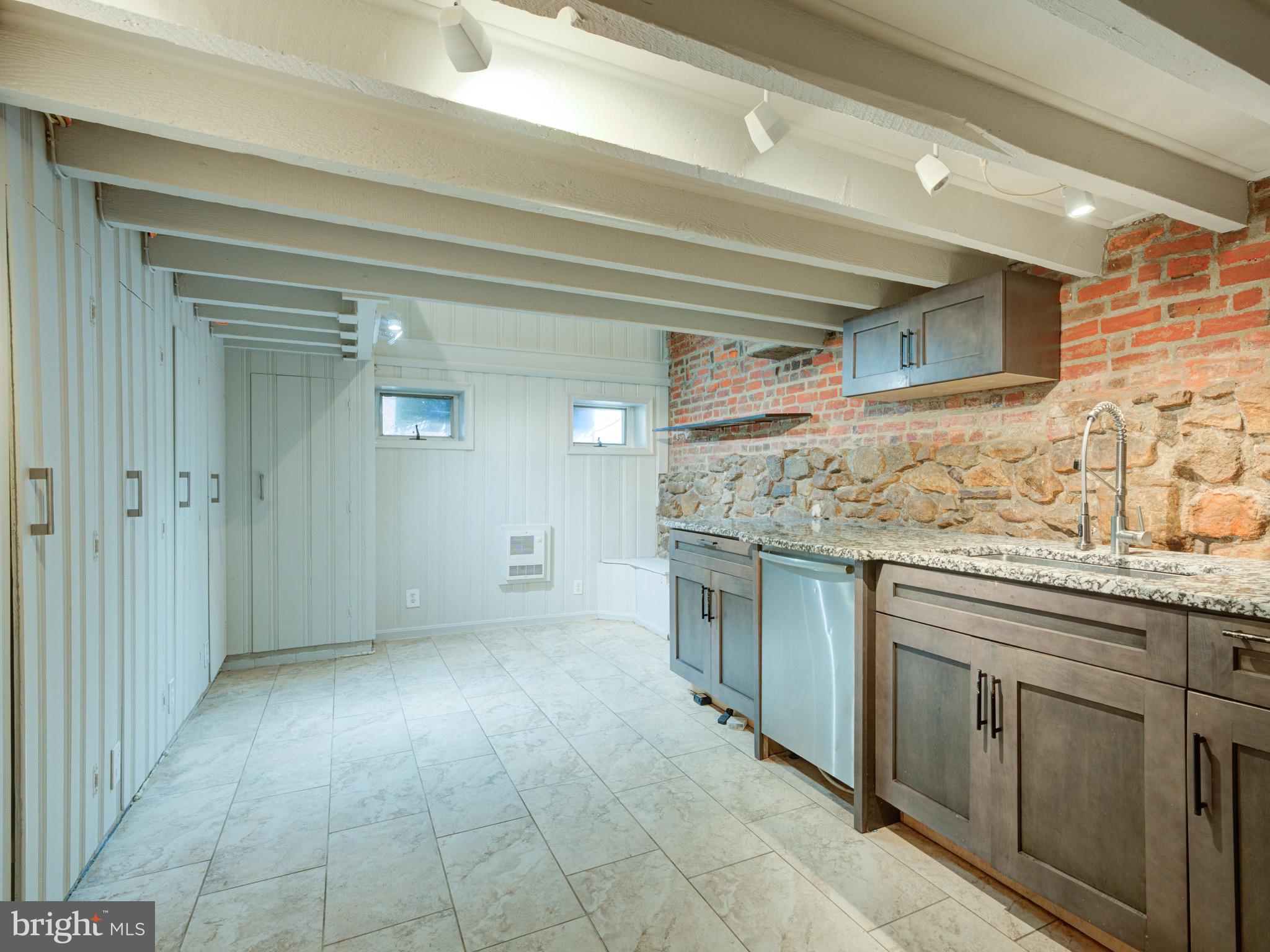 FAIRMOUNT - Residential Lease