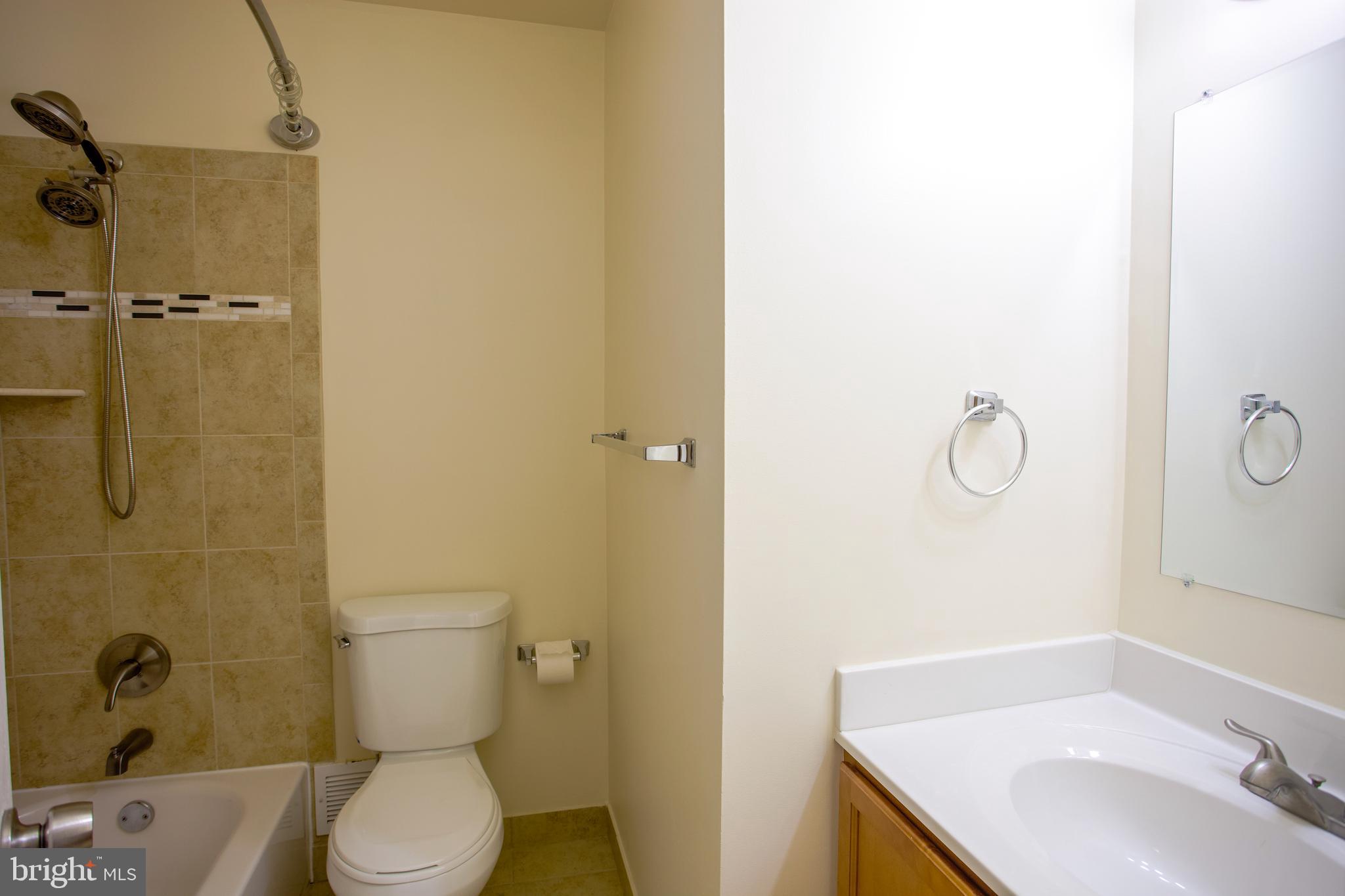 BEL PRE WOODS - Residential Lease