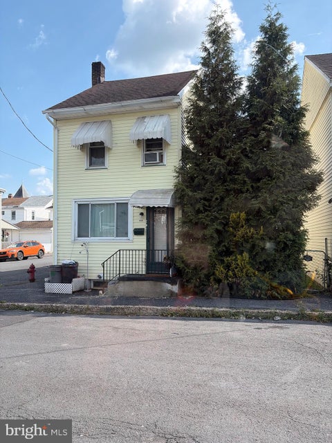 Homes For Sale - 439 Carbon Street<br/> Schuylkill County, MINERSVILLE, PA 17954