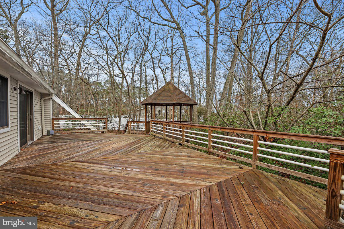 12 WHITE OAK LANE
