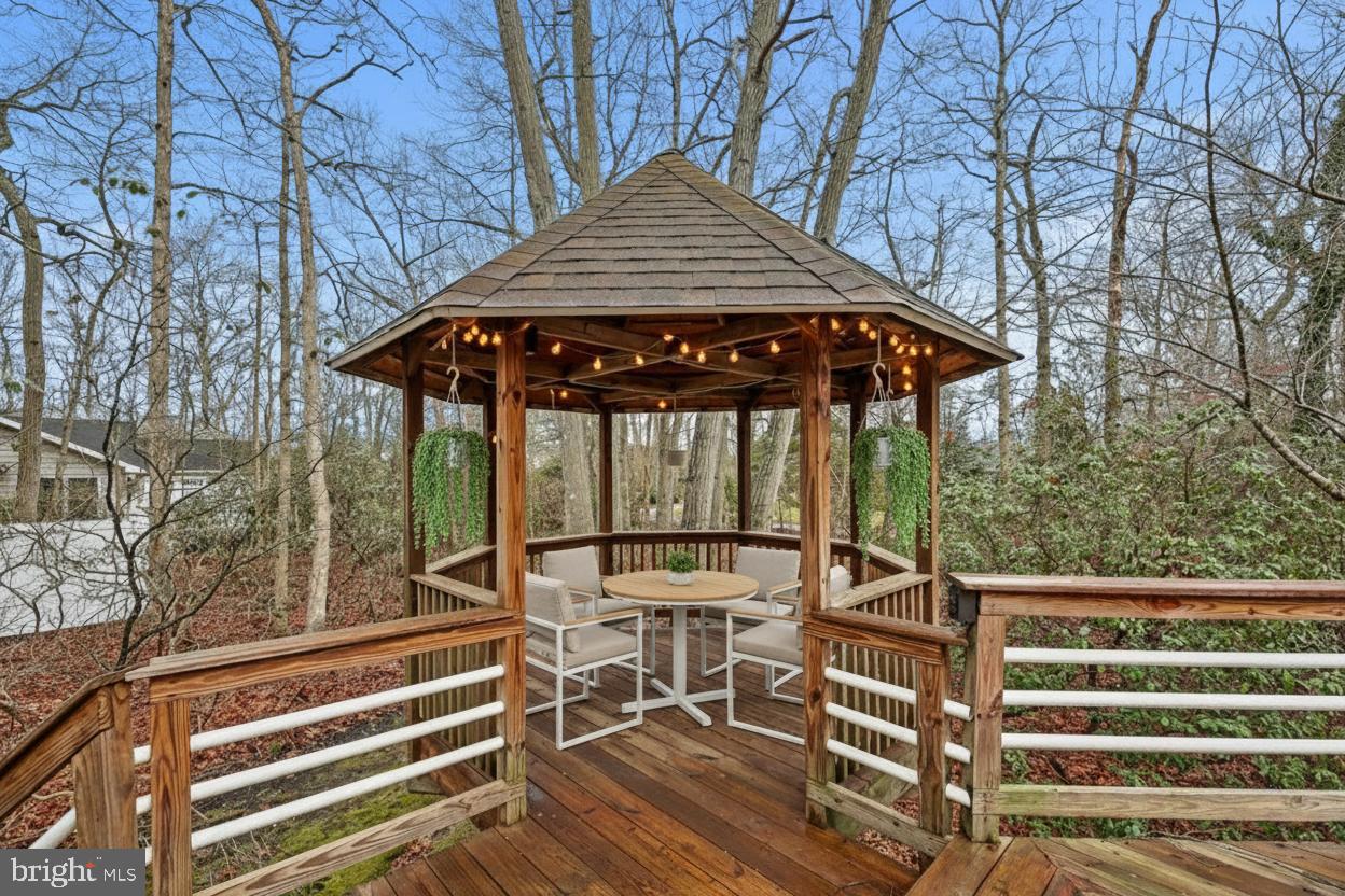 12 WHITE OAK LANE