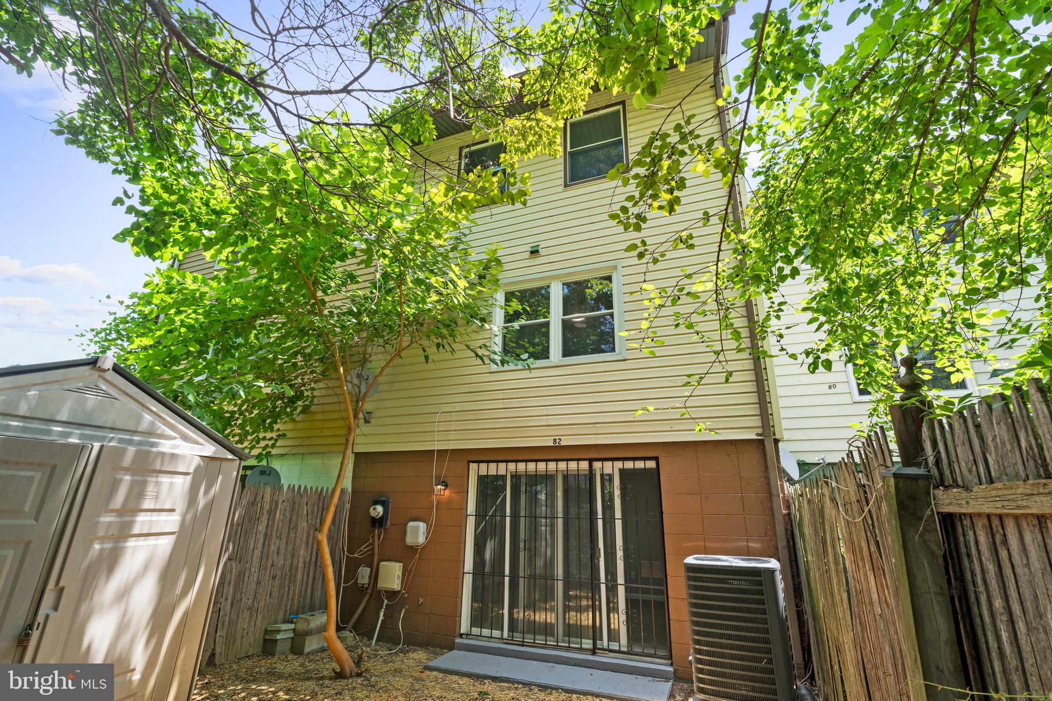 CENTRAL PARK CONDO - Residential