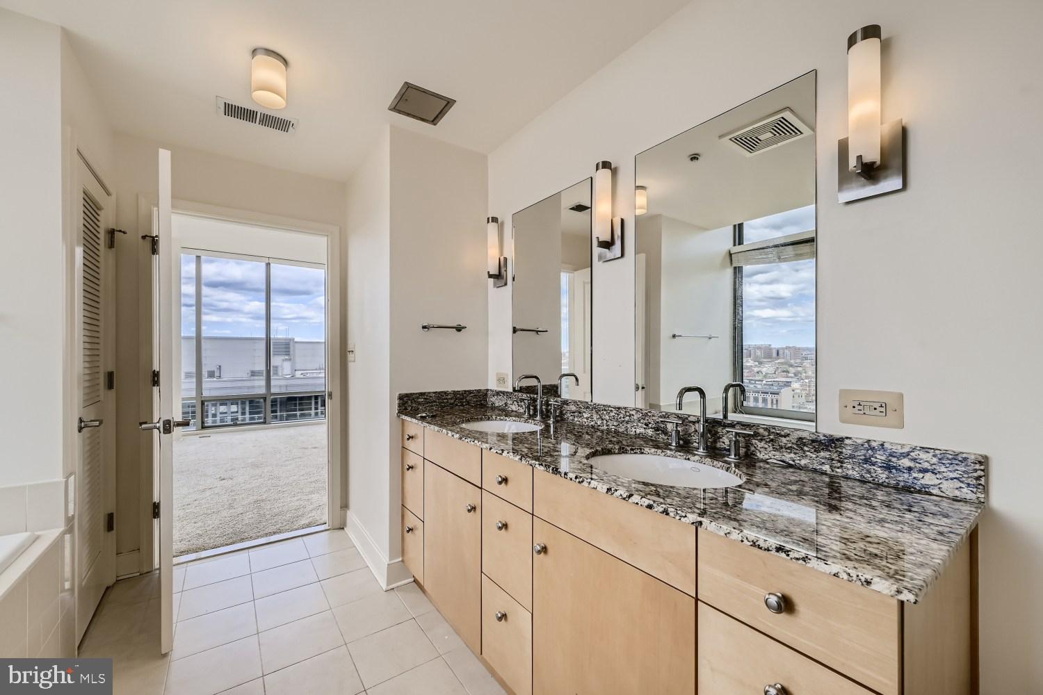 HARBOR EAST - Residential