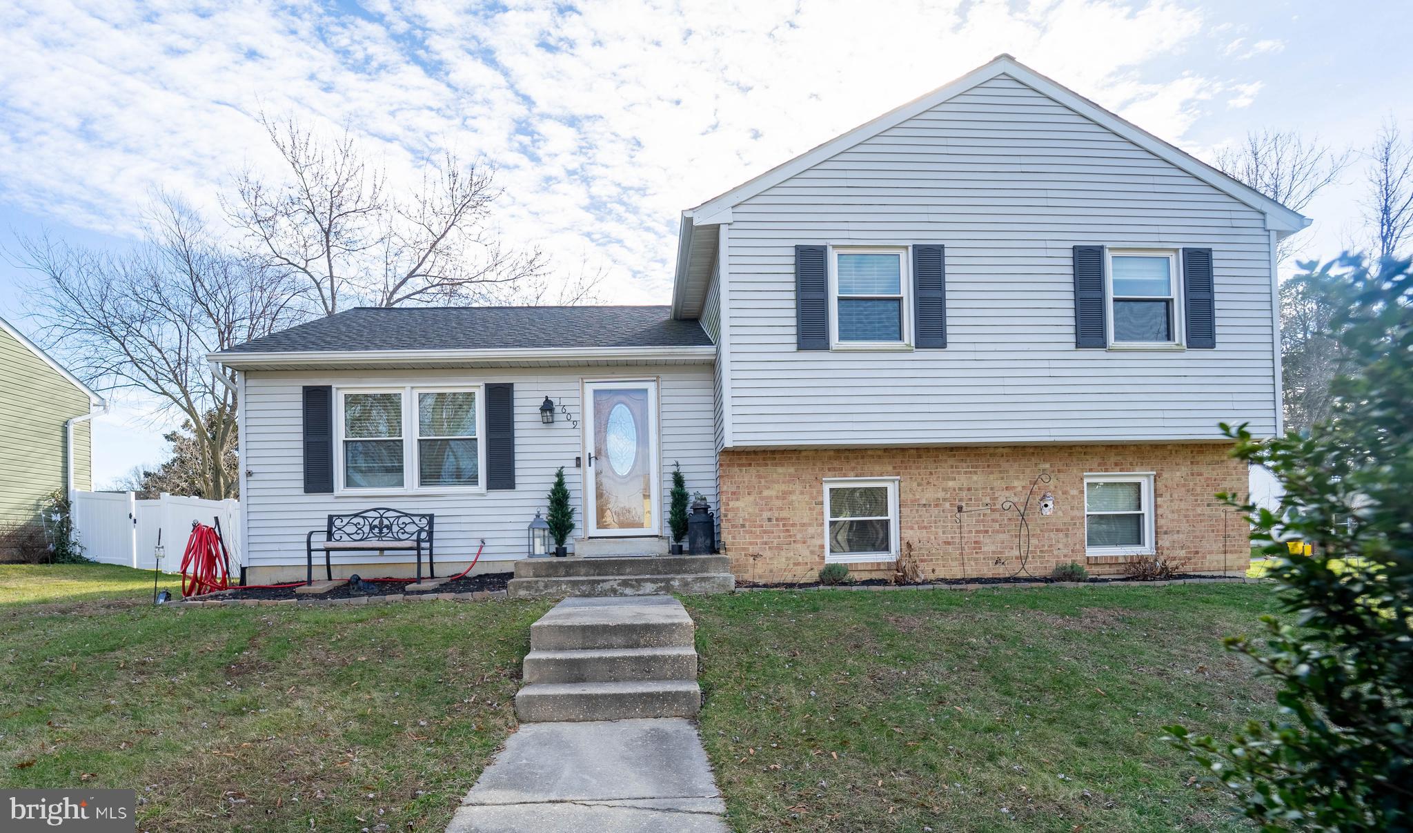 REVELL DOWNS - Residential