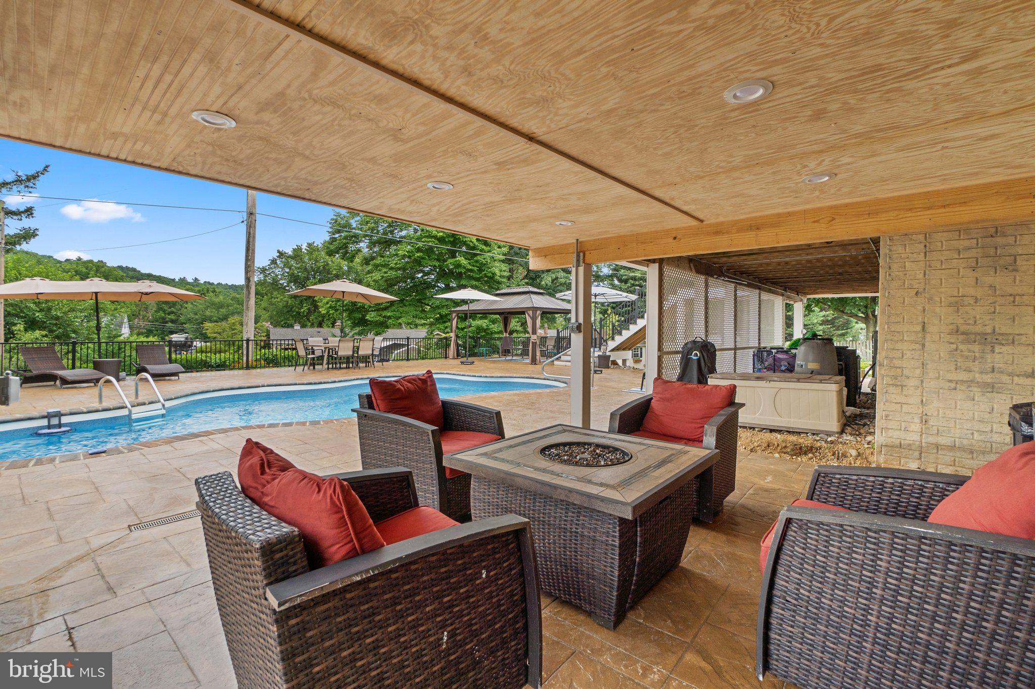 CAMBRIDGE FARMS - Residential