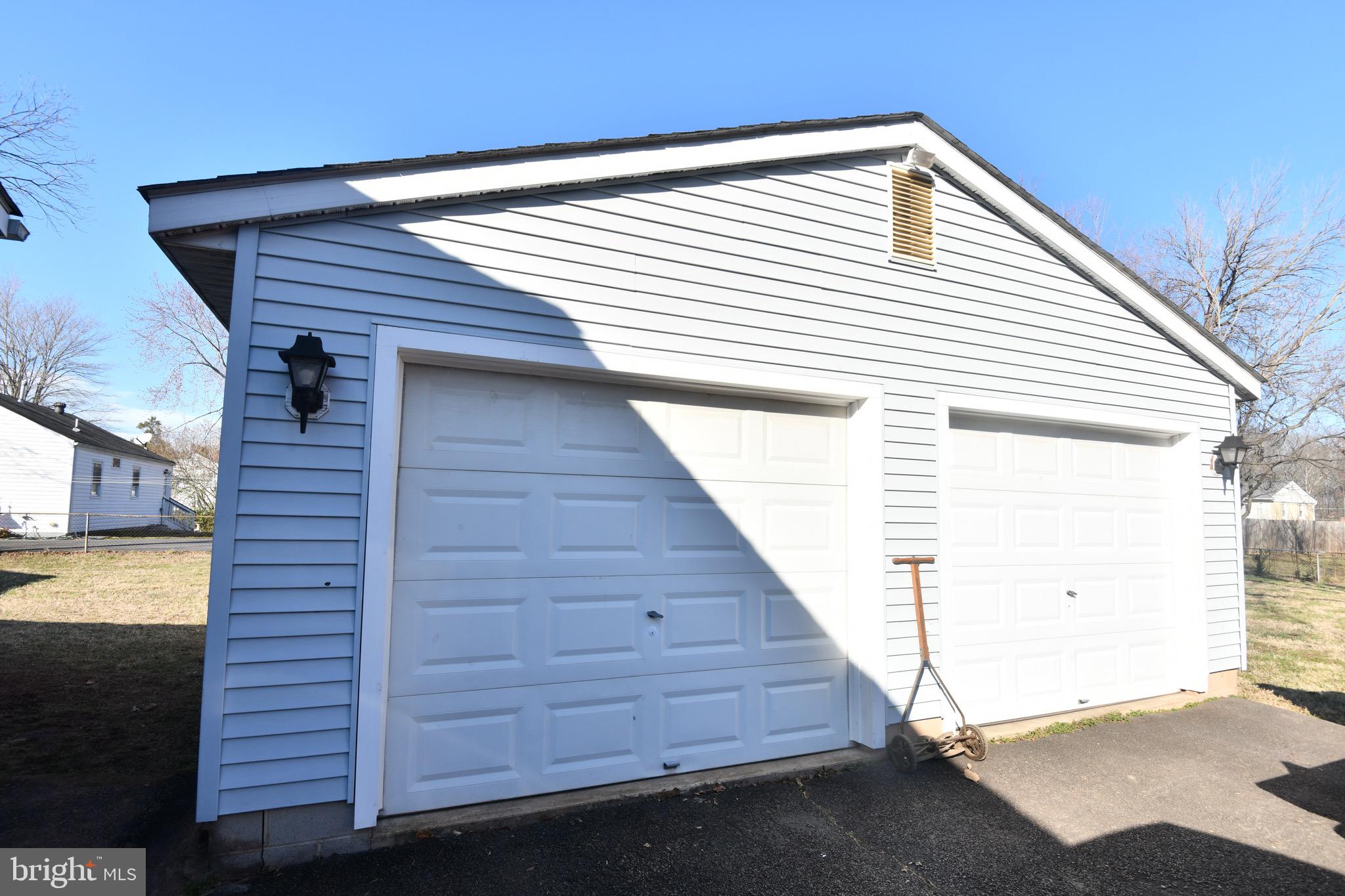 YORKSHIRE VILLAGE - Residential