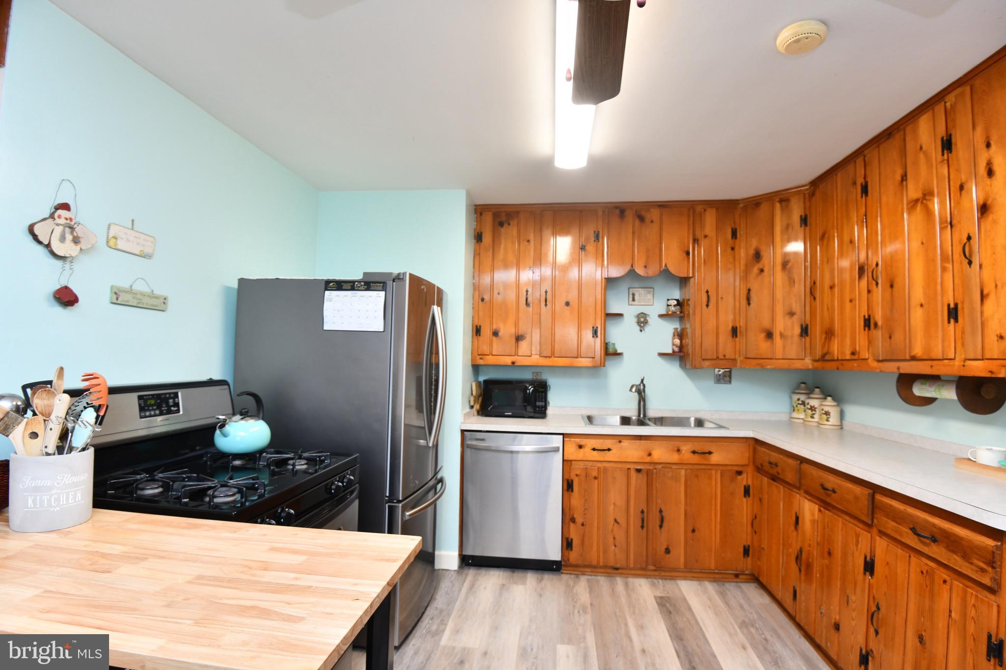 YORKSHIRE VILLAGE - Residential