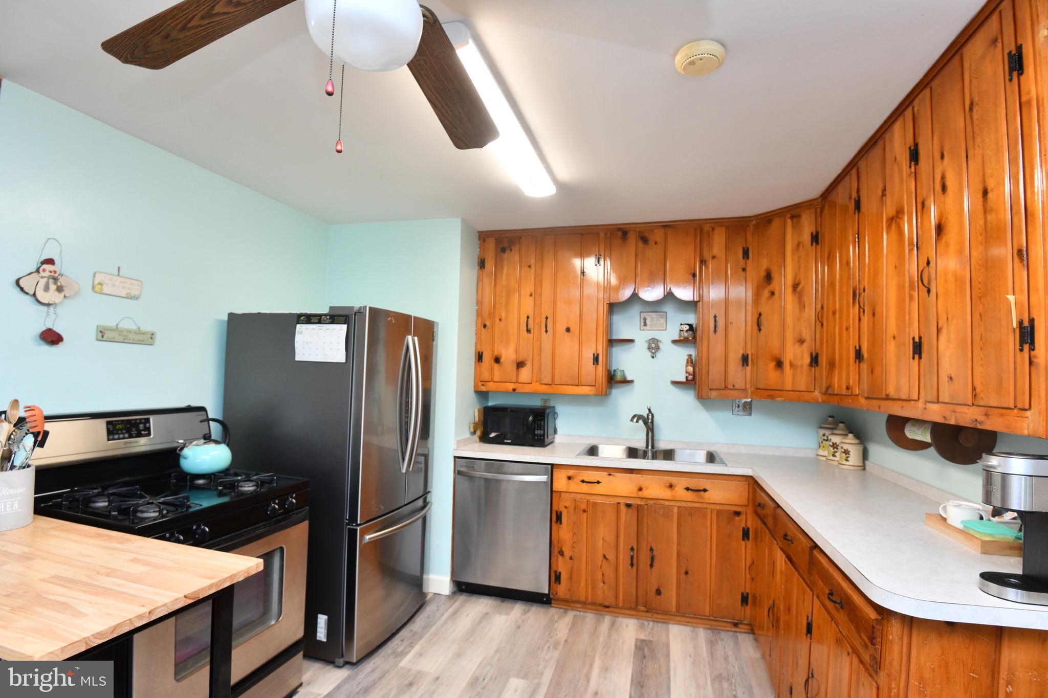 YORKSHIRE VILLAGE - Residential