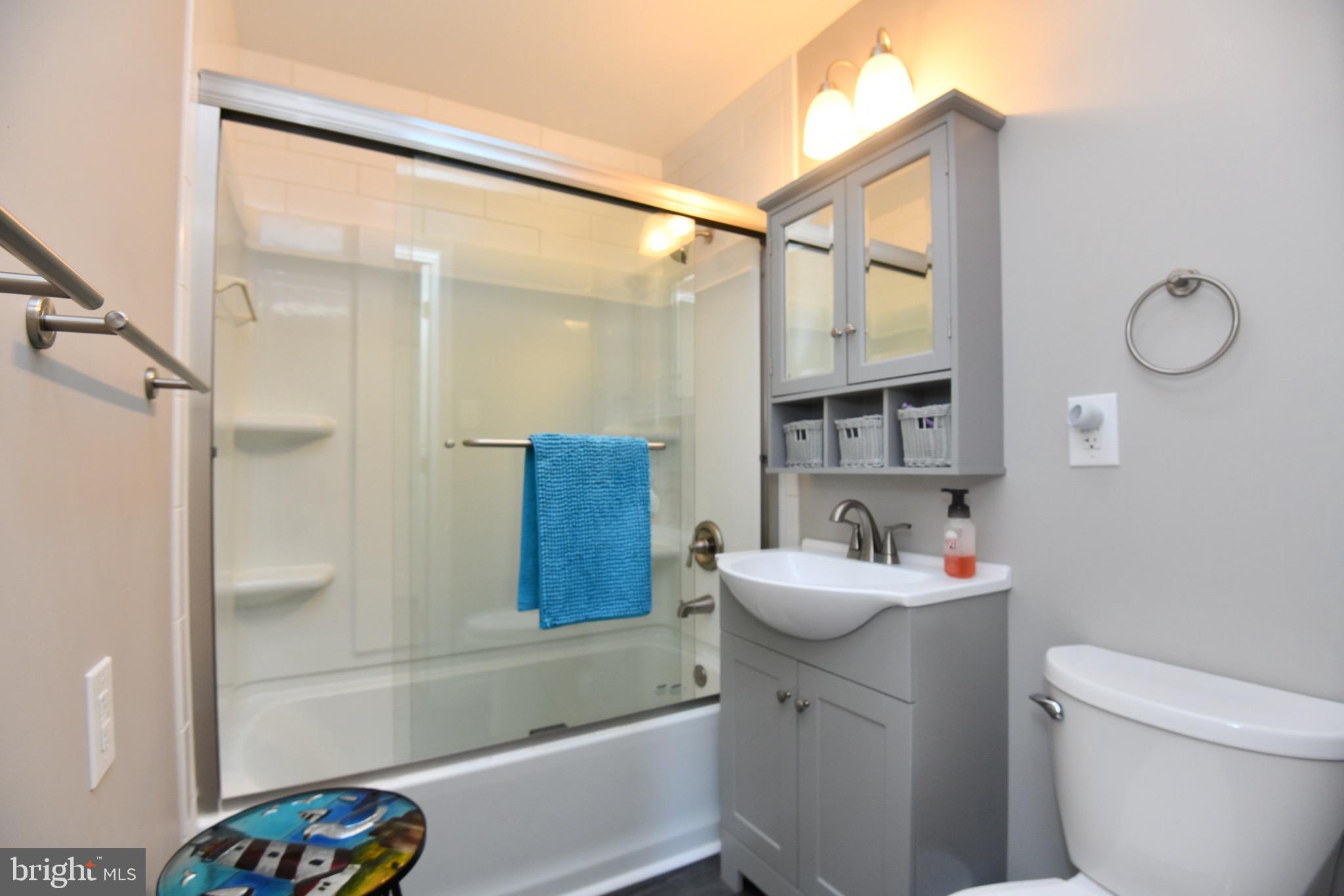 YORKSHIRE VILLAGE - Residential