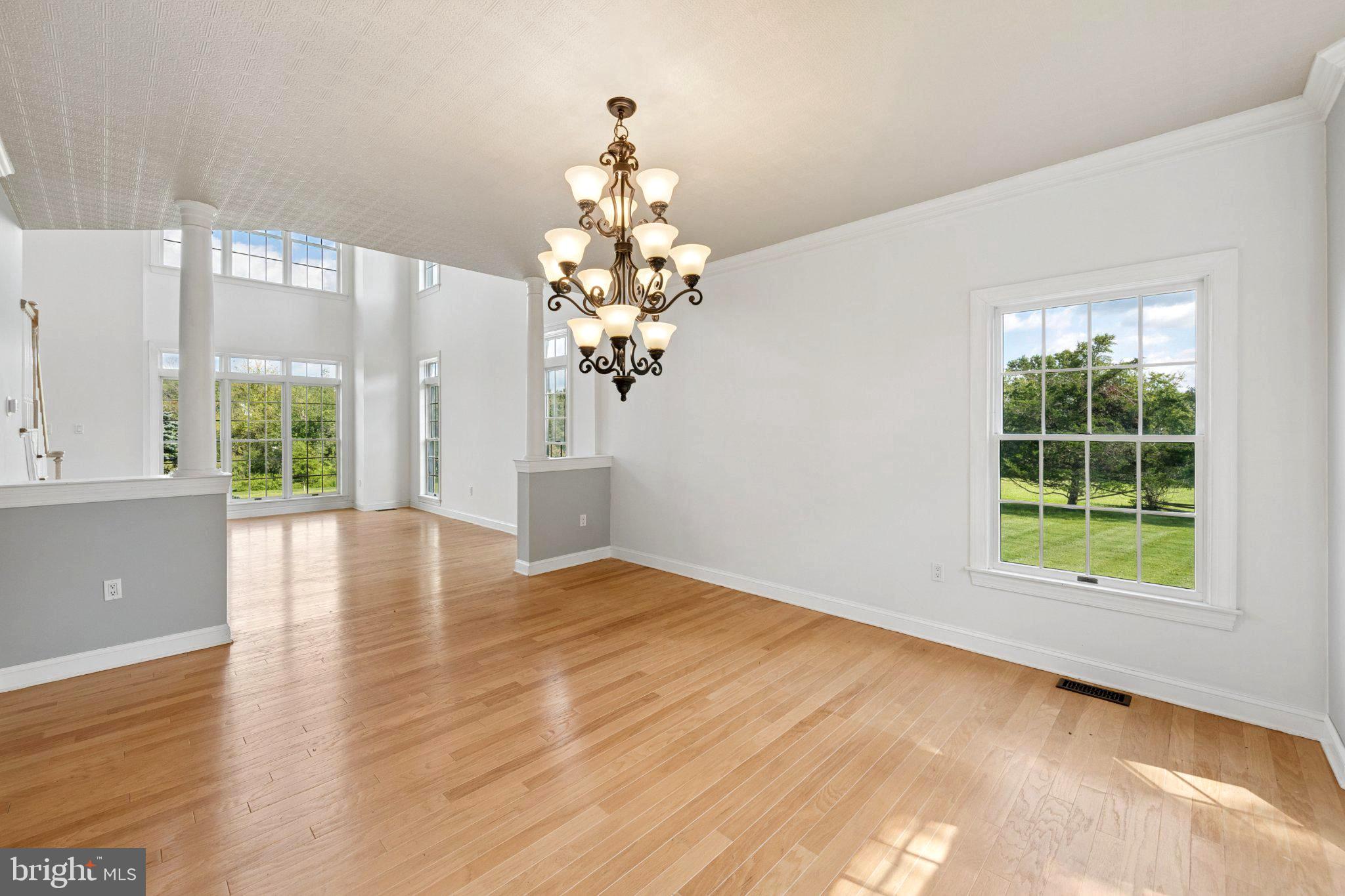 3 DIONIS COURT